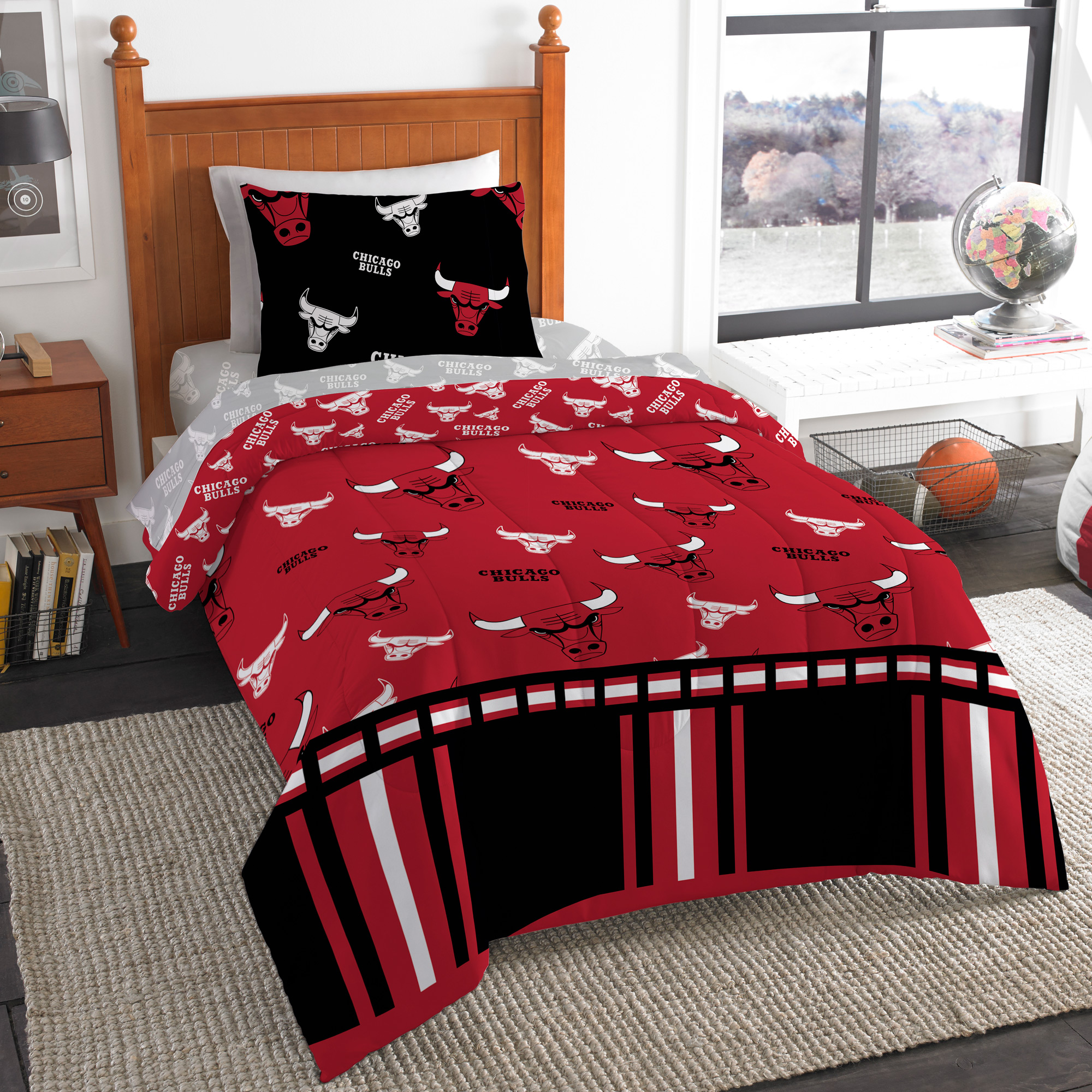 The Northwest Company Chicago Bulls 4-Piece Twin Bed in a Bag Set