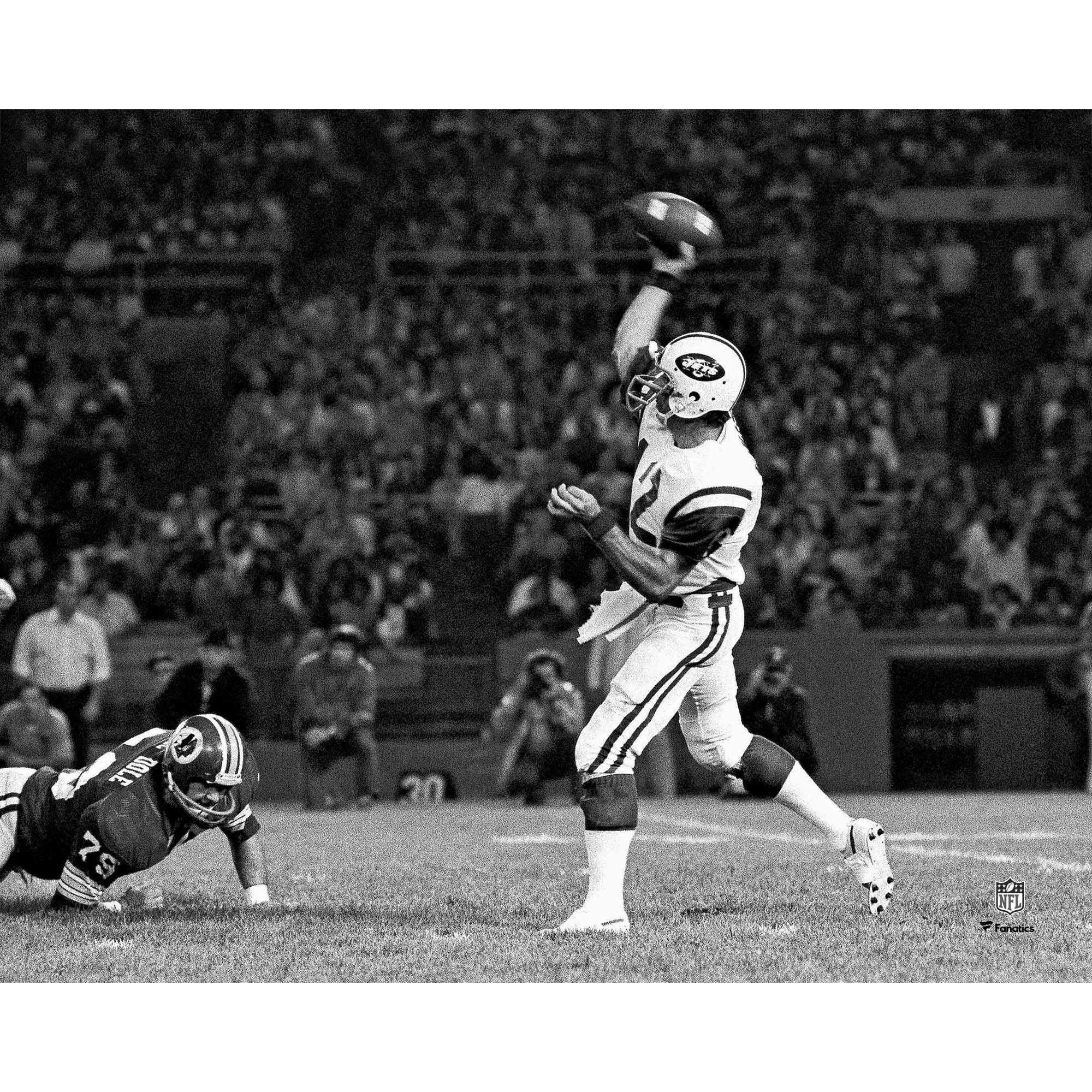 Joe Namath New York Jets Unsigned Throwing Photograph