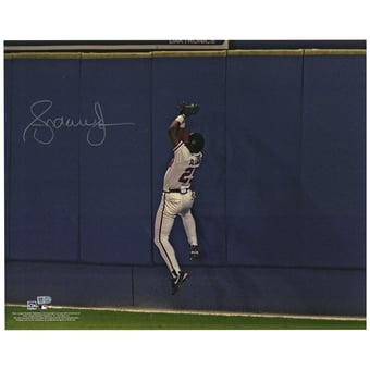 Andruw Jones Atlanta Braves Autographed 16" x 20" Jumping Catch Photograph