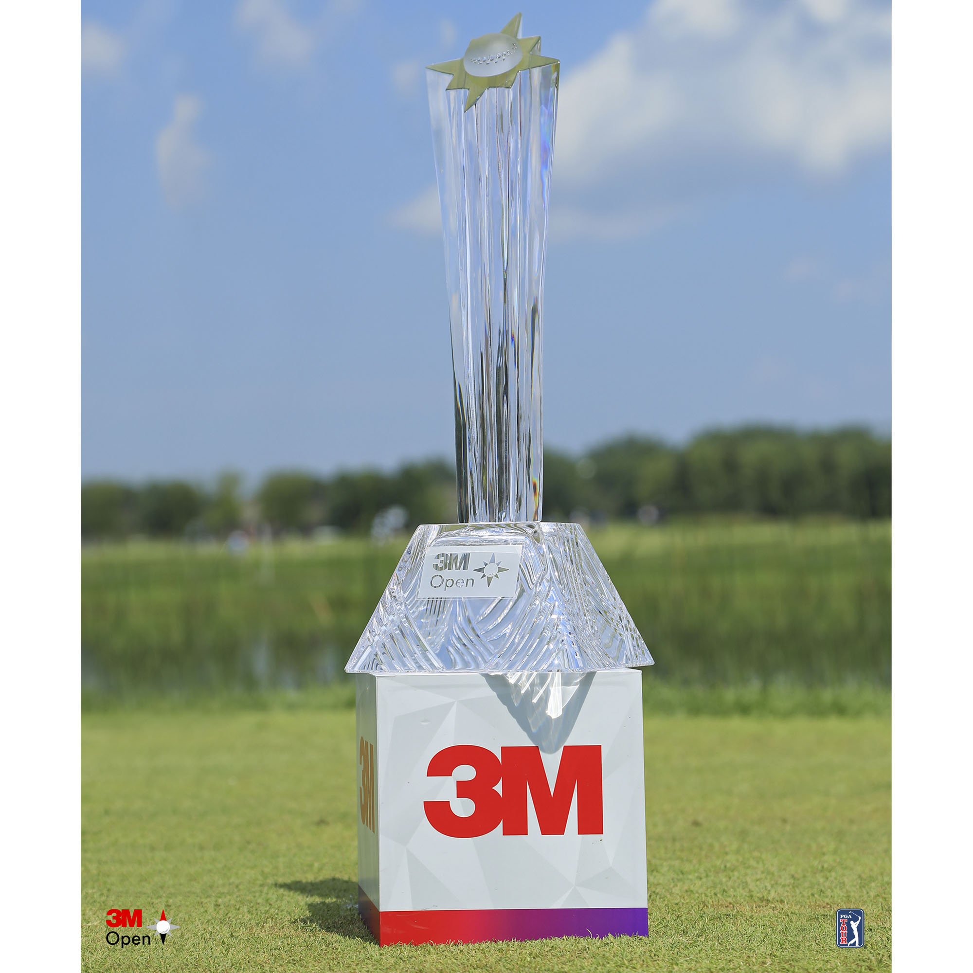 3M Open Unsigned Trophy Photograph 3M Open Unsigned Trophy Photograph
