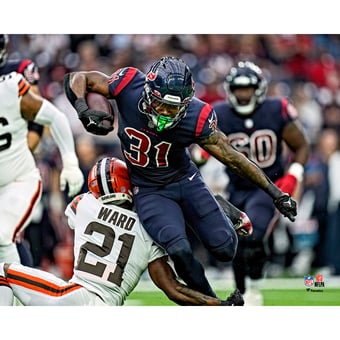 Dameon Pierce Houston Texans Unsigned Breaking a Tackle Photograph