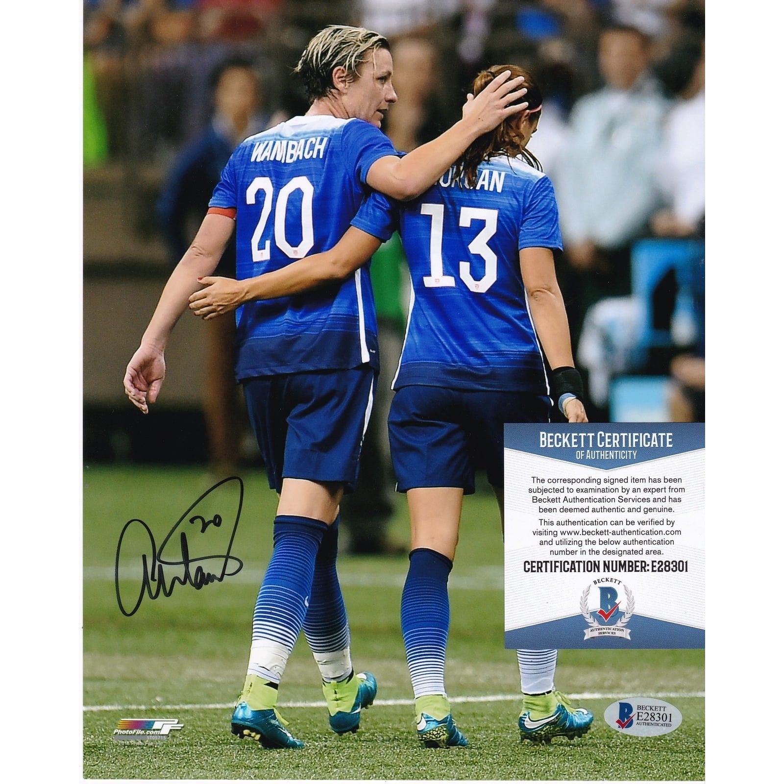 Autographed Abby Wambach Photograph - USA STAR BECKETT 8x10
