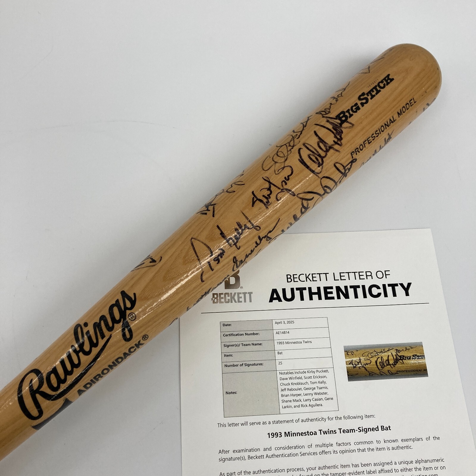 Kirby Puckett 1993 Minnesota Twins Team Signed Rawlings Bat Beckett COA