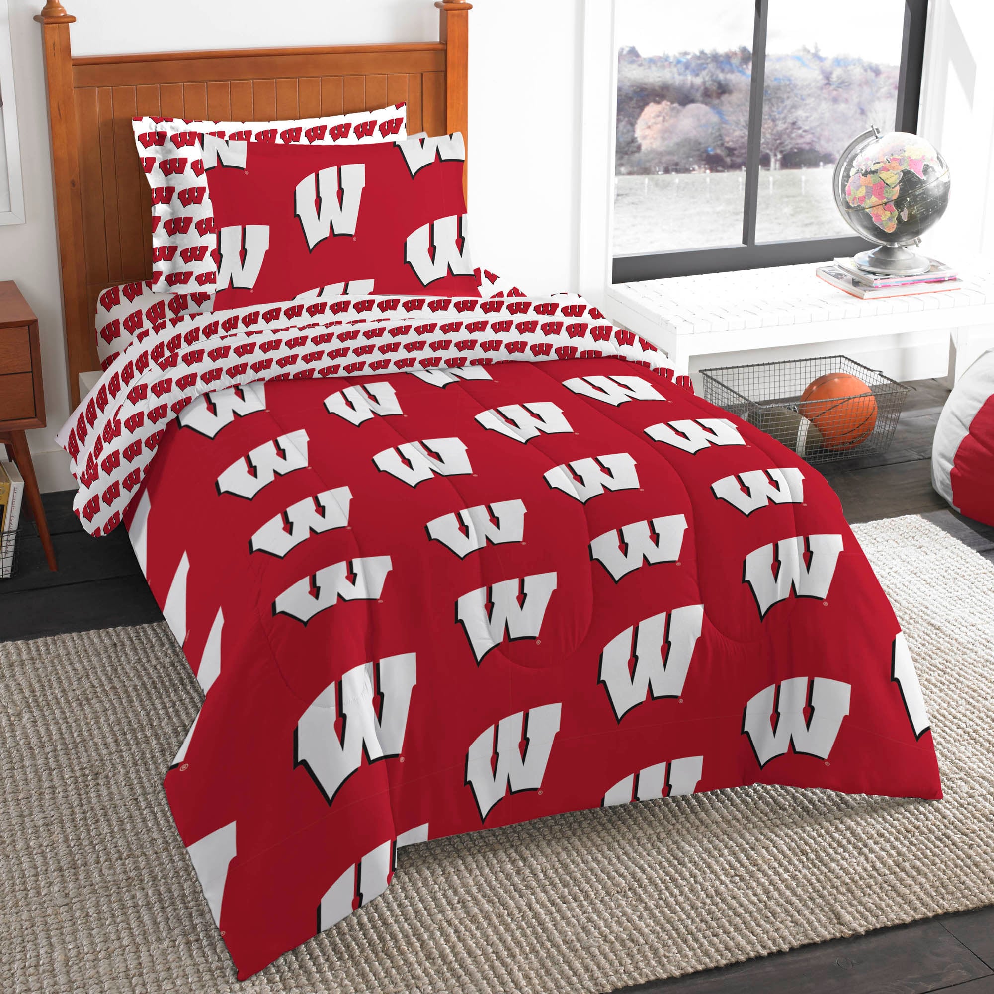 The Northwest Group Wisconsin Badgers Five-Piece Twin Bed in a Bag Set