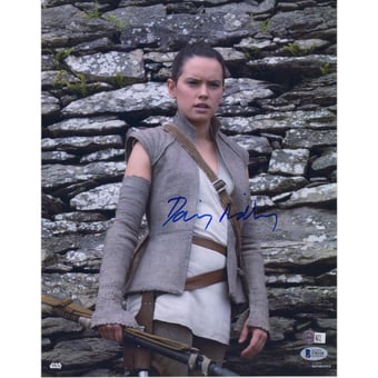 Daisy Ridley Star Wars: The Last Jedi Autographed 12" x 18" Photograph - BAS