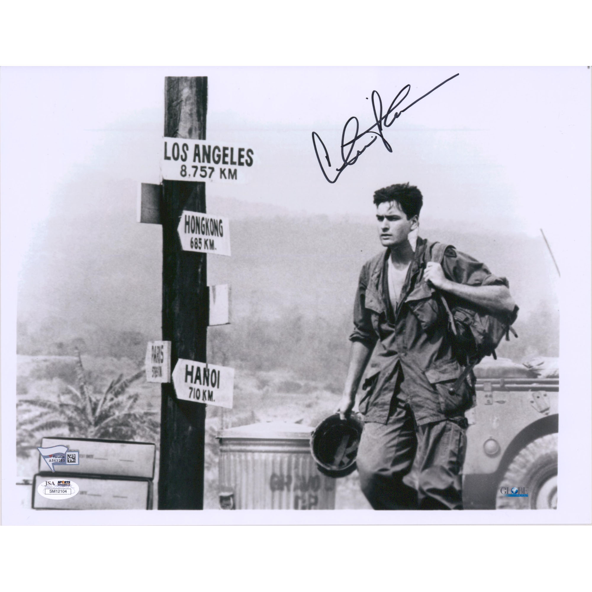 Charlie Sheen Platoon Autographed 11" x 14" Photograph - JSA