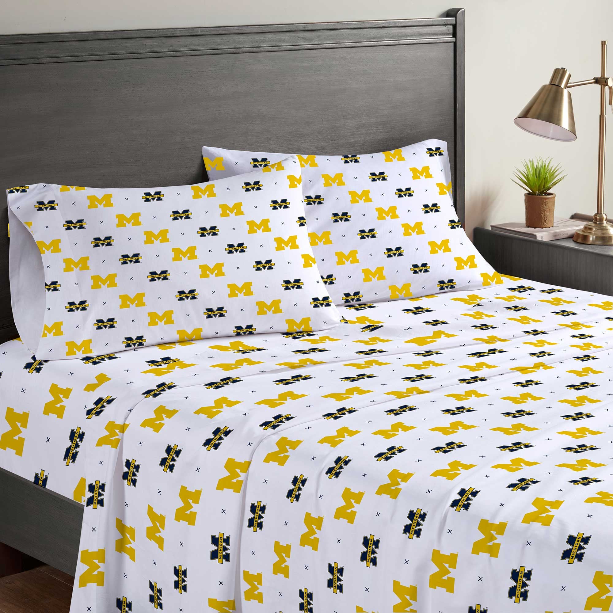 Pegasus Michigan Wolverines Four-Piece Full Sheet Set
