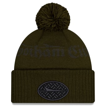 Men's New Era  Dark Green New York Jets Rivalries Collection Sideline Cuffed Knit Hat with Pom