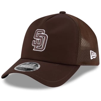 Men's New Era Brown San Diego Padres 2026 Batting Practice Apex 9FORTY Adjustable Trucker Hat