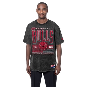 Men's New Era  Black Chicago Bulls Oversized Throwback Collection Mineral Wash T-Shirt