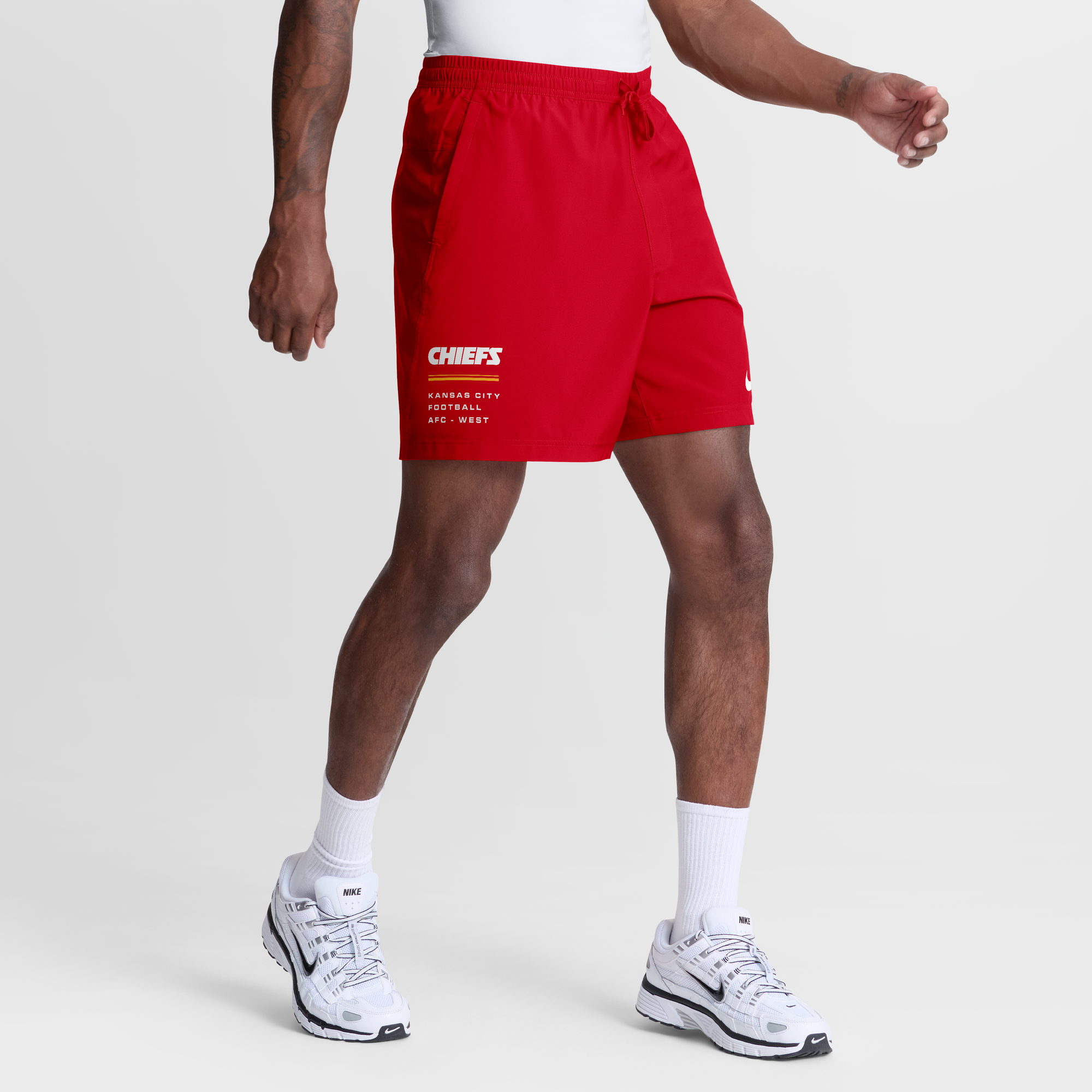 Pantaloncini Nike Dri-FIT Woven da 7" con logo dei Kansas City Chiefs - Uomo