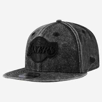 Men's New Era  Black Los Angeles Lakers Washed Tonal 9FIFTY Snapback Hat