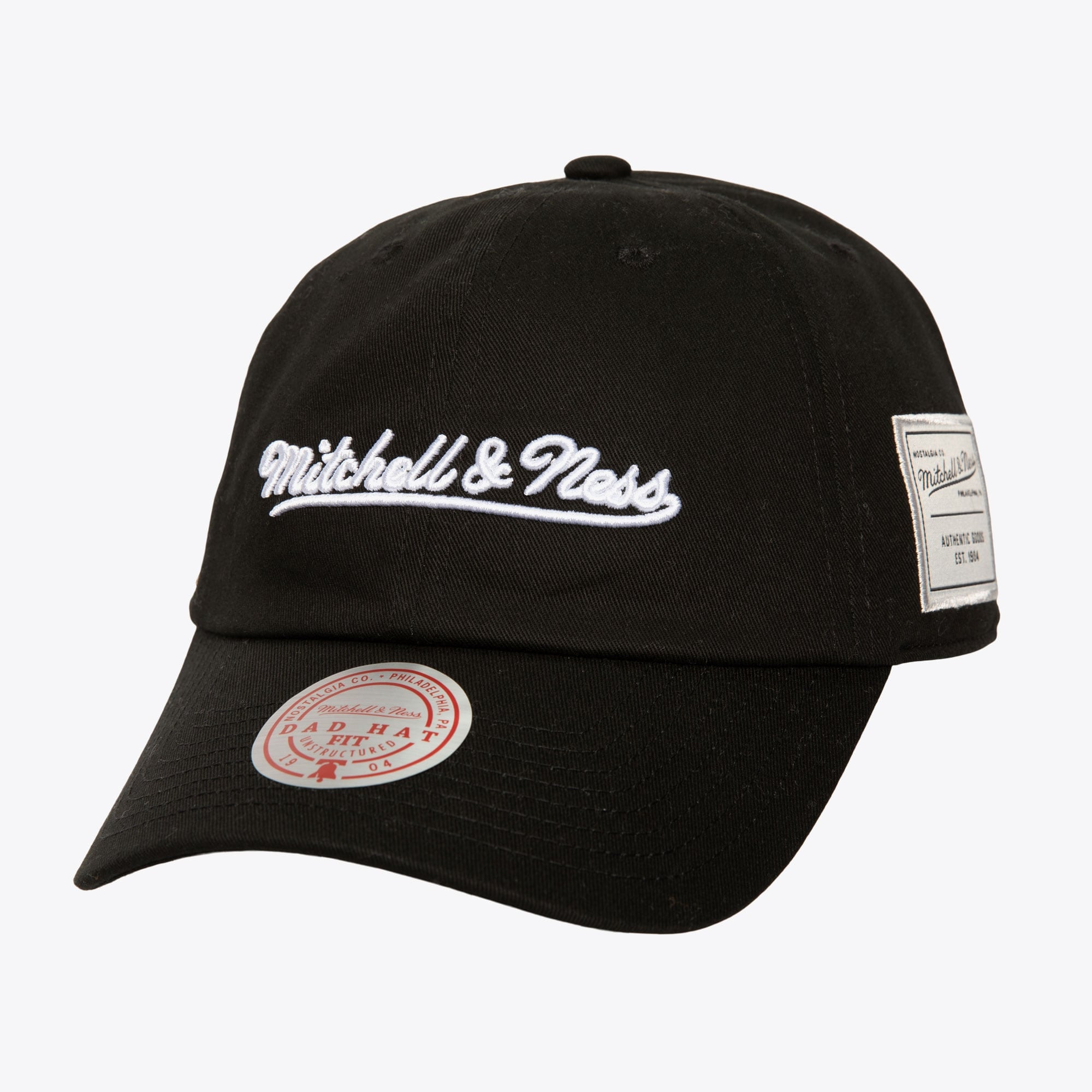 Cappellino con chiusura regolabile Mitchell & Ness Essential - Nero