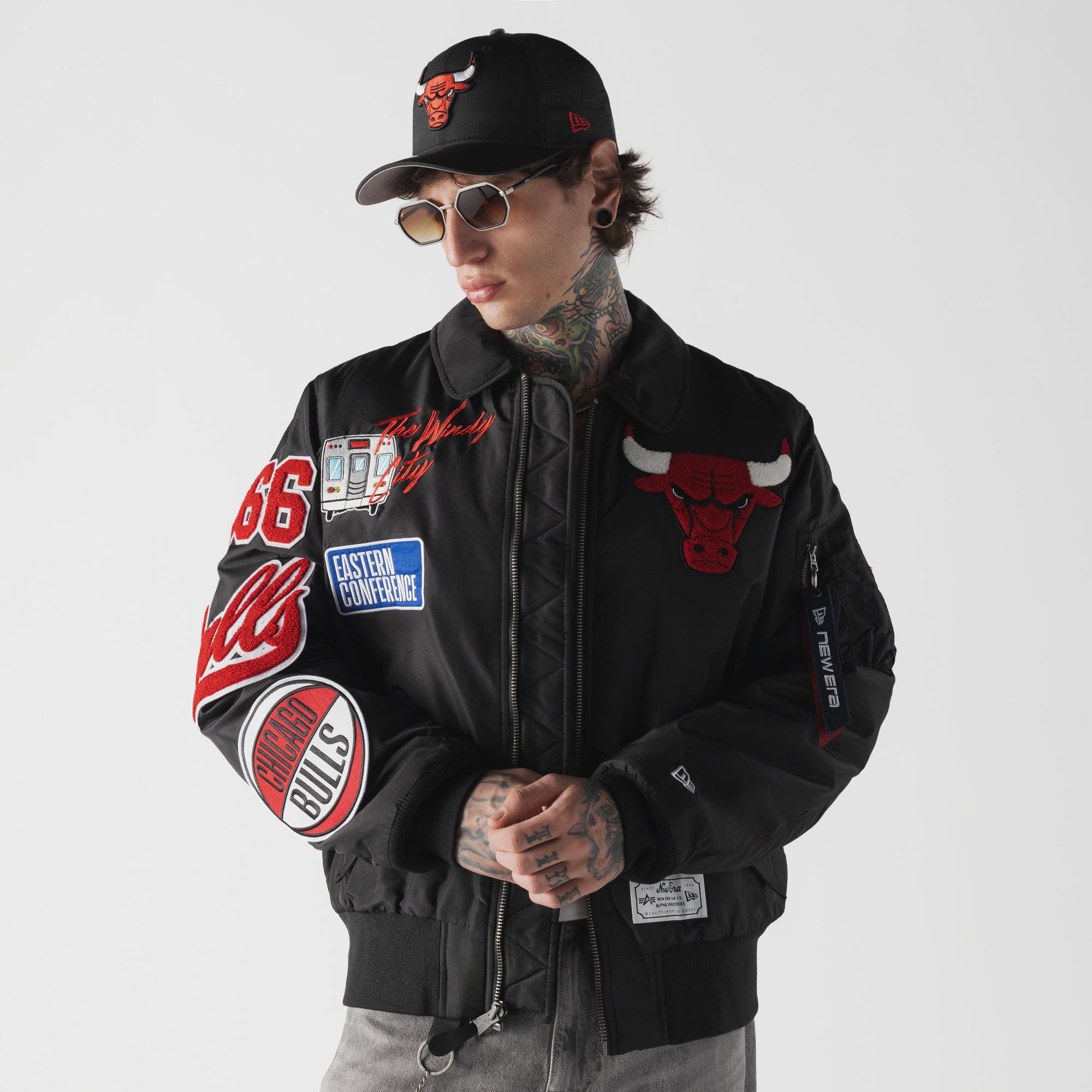 Men's New Era x Alpha Industries  Black Chicago Bulls MA-1 Full-Zip Bomber Jacket