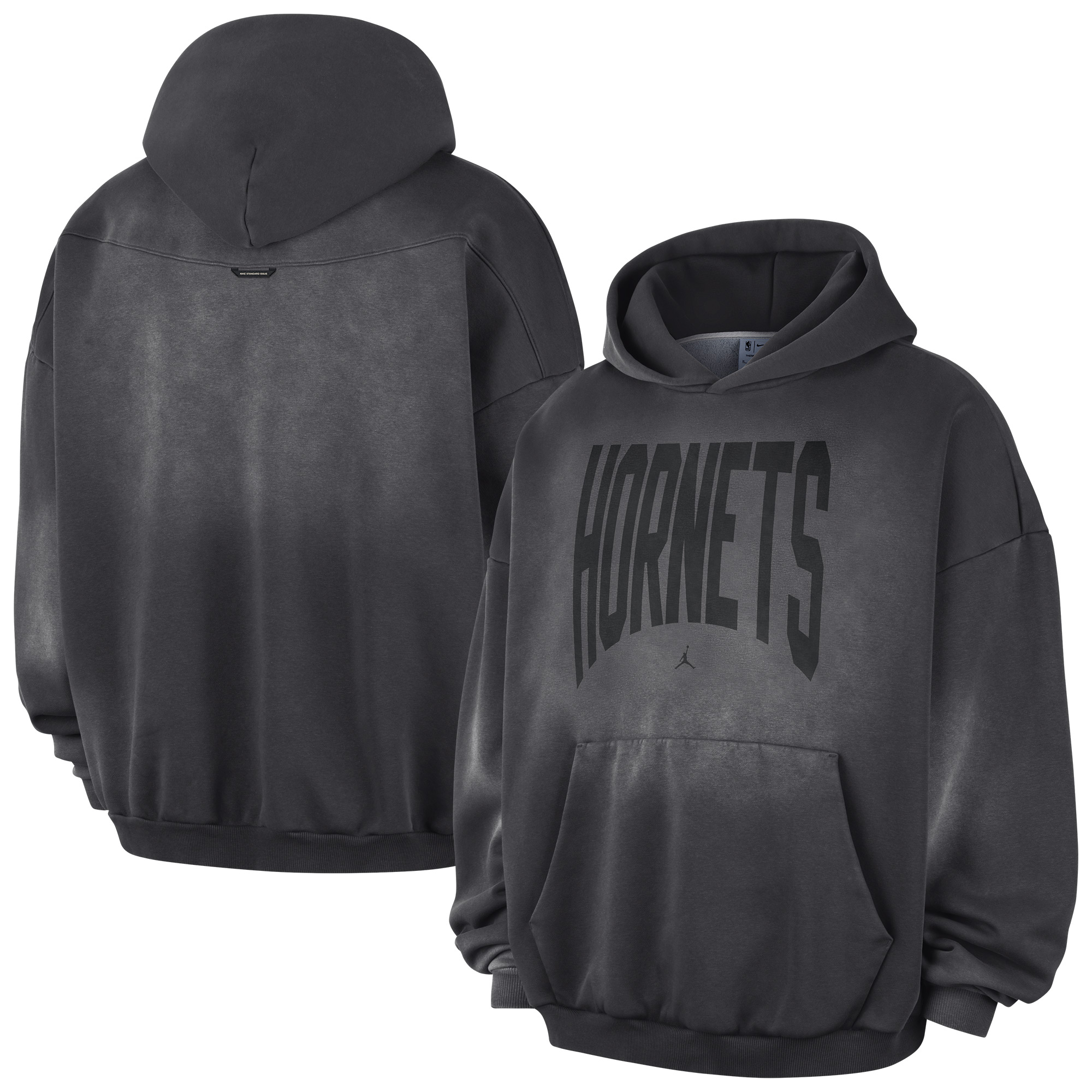 Nike Men's Charlotte Hornets Standard Issue Therma-FIT Fleece Basketball Pullover Hoodie in Grey | II5976-099