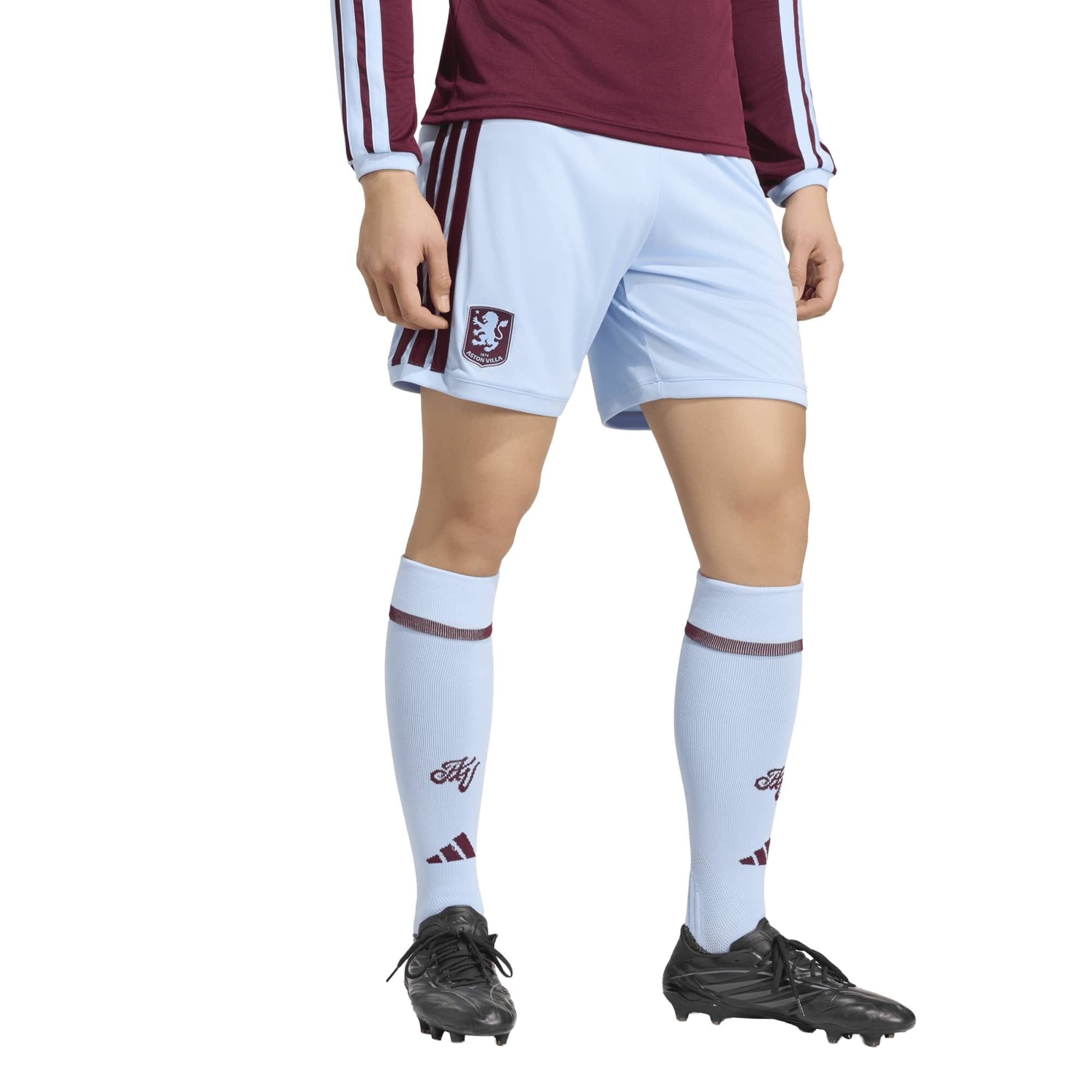 Pantalones cortos adidas Home del Aston Villa 2026-27: retailer-supplied image