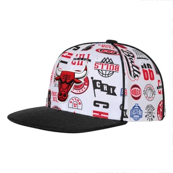 Youth Outerstuff White Chicago Bulls Piped Up Snapback Hat