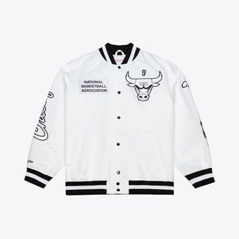 Men's Mitchell & Ness  White Chicago Bulls Arctic Lightweight Full-Snap Satin Jacket
