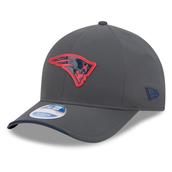 Men's New Era Charcoal New England Patriots 2026 Sideline Cold Weather  9FORTY M-Crown Adjustable Hat
