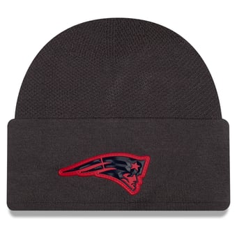 Men's New Era Charcoal New England Patriots 2026 Sideline Cold Weather  Skully Knit Hat