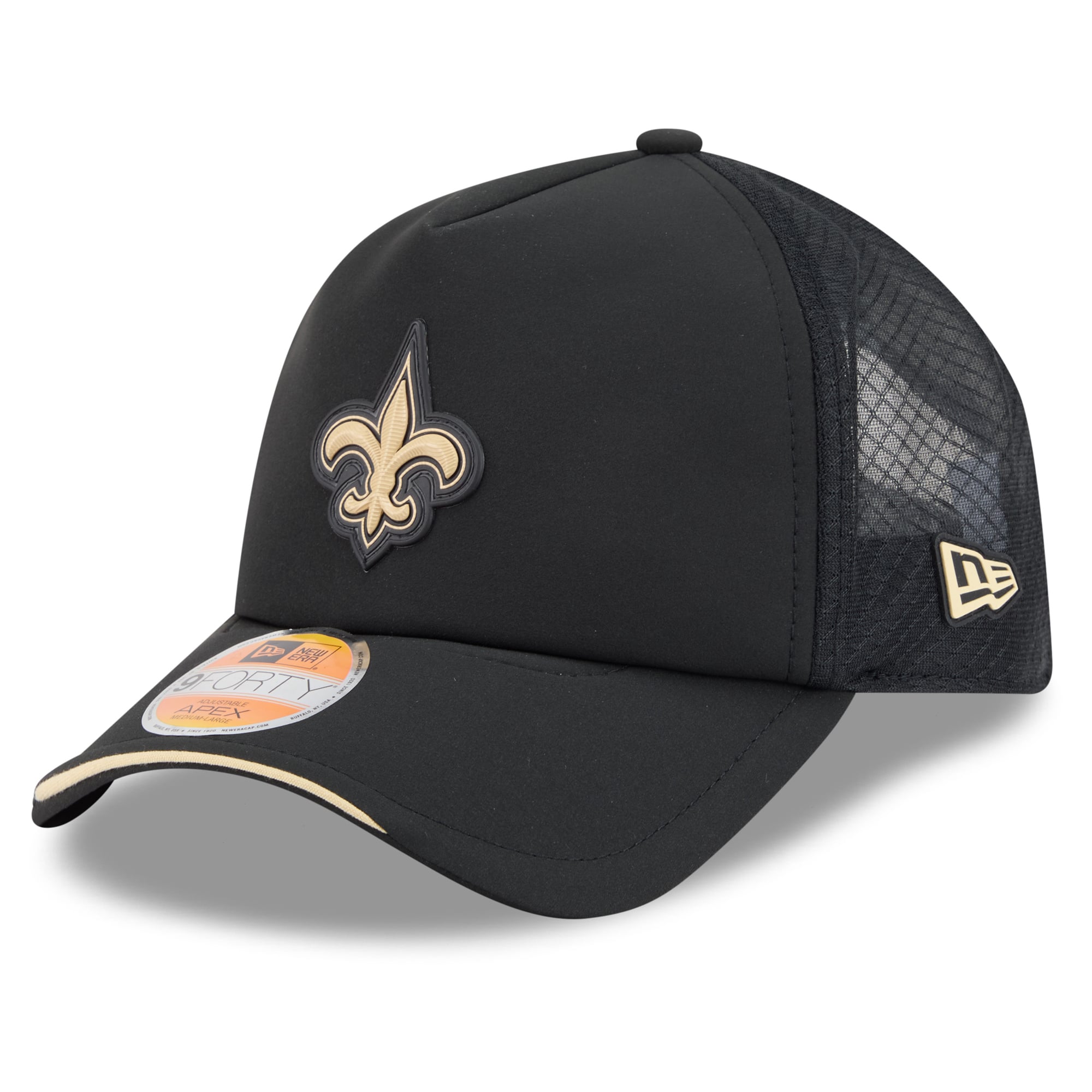 Men’s New Era Black New Orleans Saints 2026 Sideline Apex 9FORTY Adjustable Trucker Hat