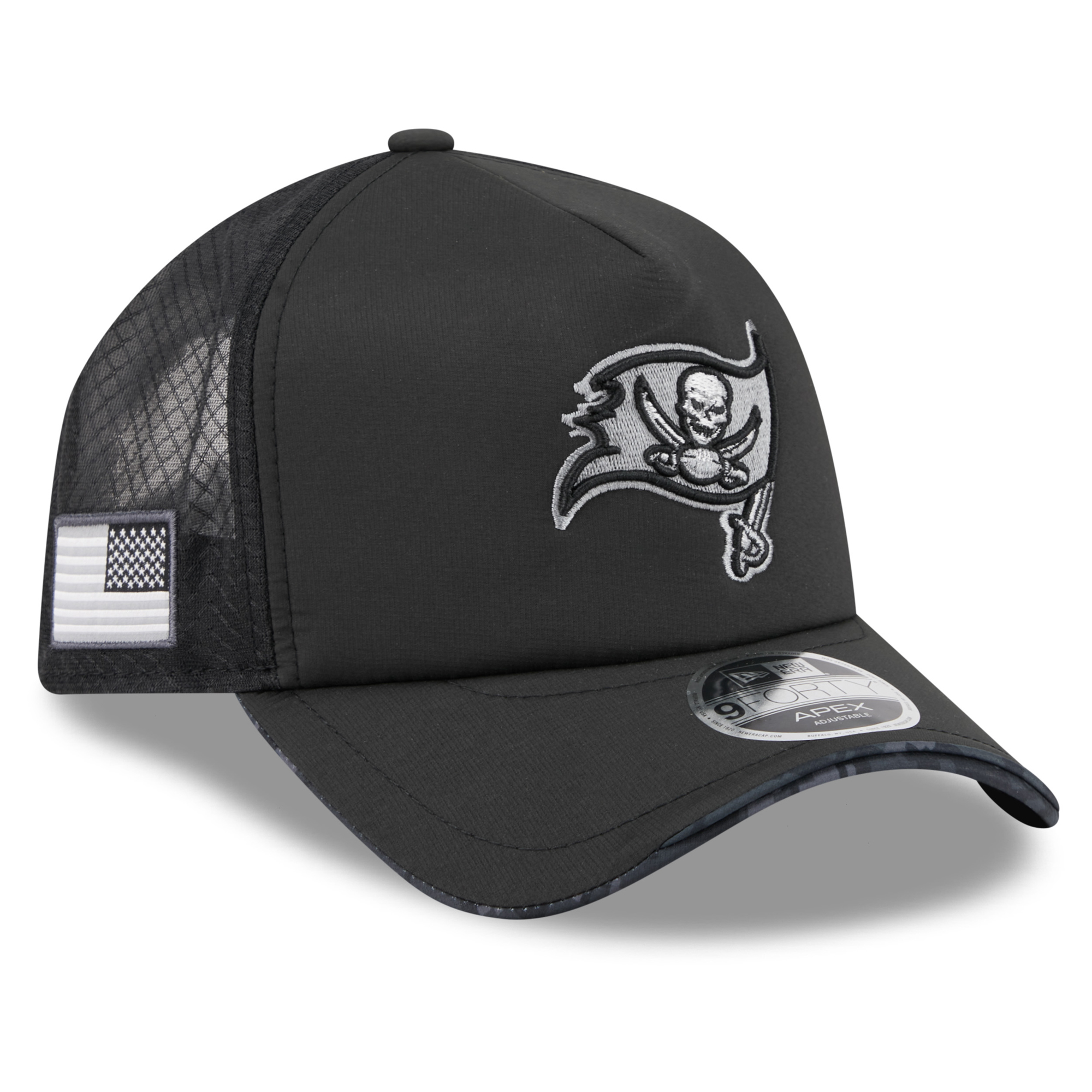 Men's New Era Black Tampa Bay Buccaneers 2026 Salute To Service Apex 9FORTY Adjustable Trucker Hat