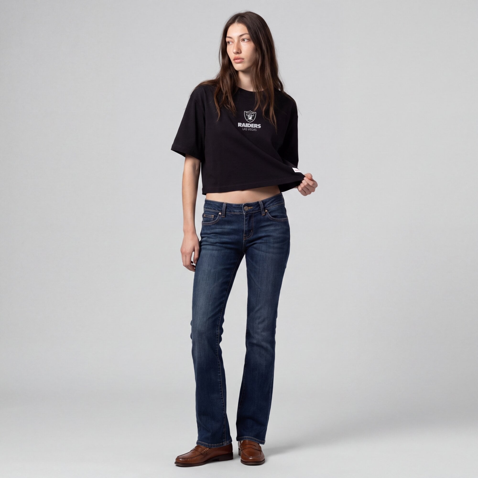 Mitchell & Ness Damen-T-Shirt „Las Vegas Raiders Core Essentials Micro Logo Boxy Crop“ in Schwarz