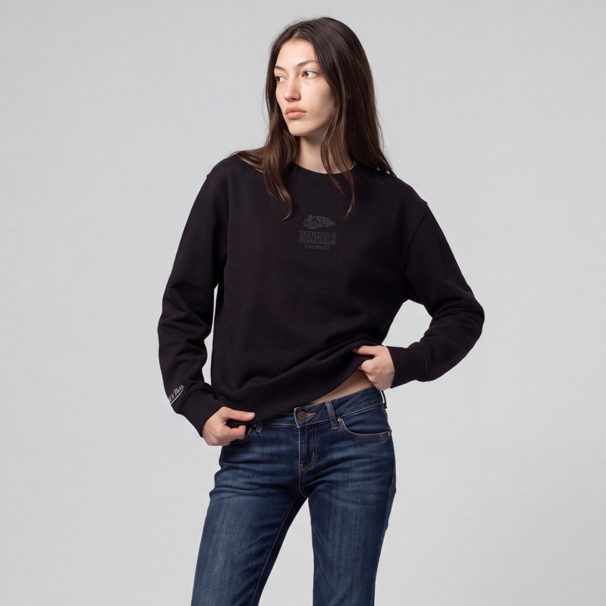 Mitchell & Ness Women's Core Essentials Cincinnati Bengals Graphic Dropped-Shoulder Sweatshirt - Black