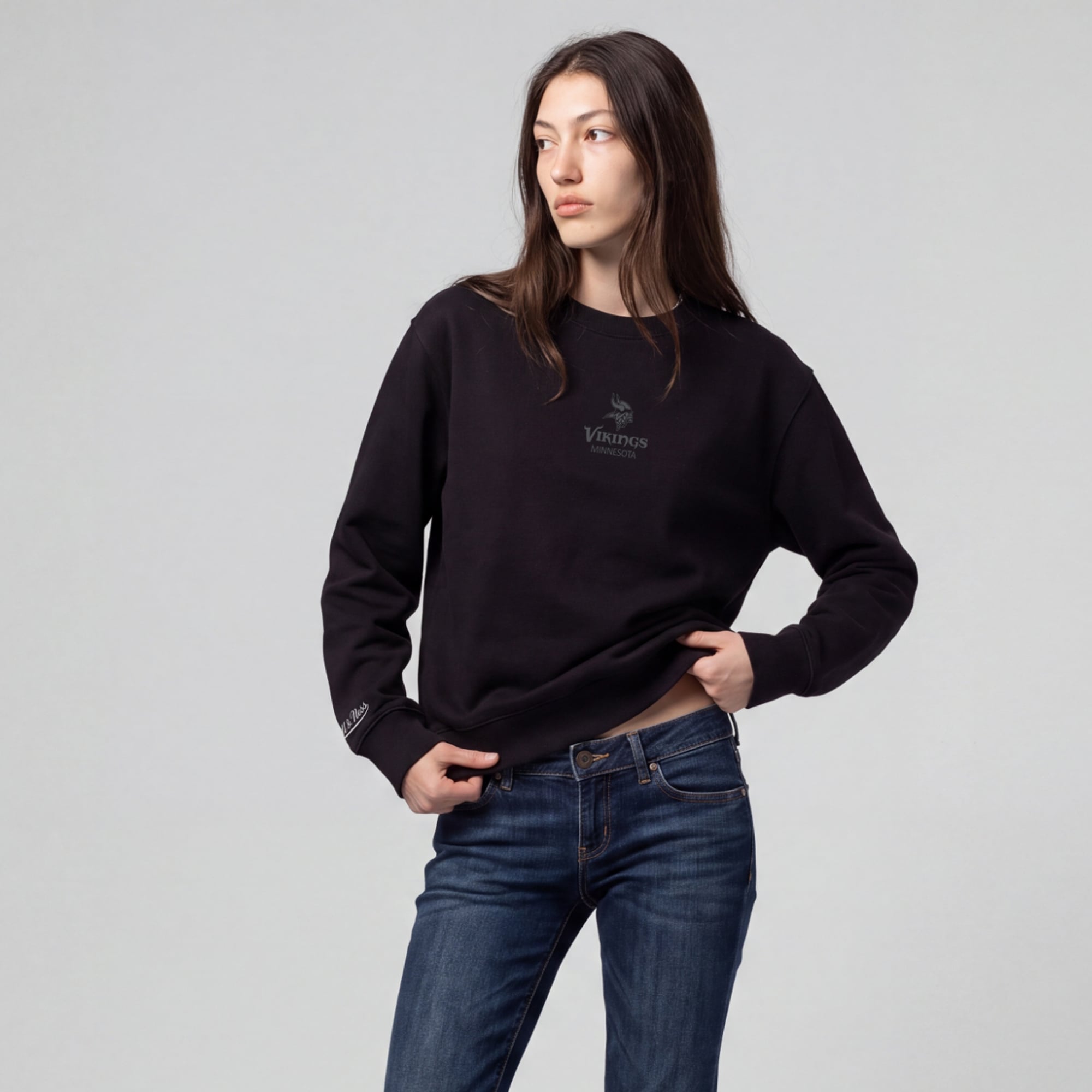 Sudadera de felpa negra con micrologotipo de los Minnesota Vikings de Mitchell & Ness para mujer.