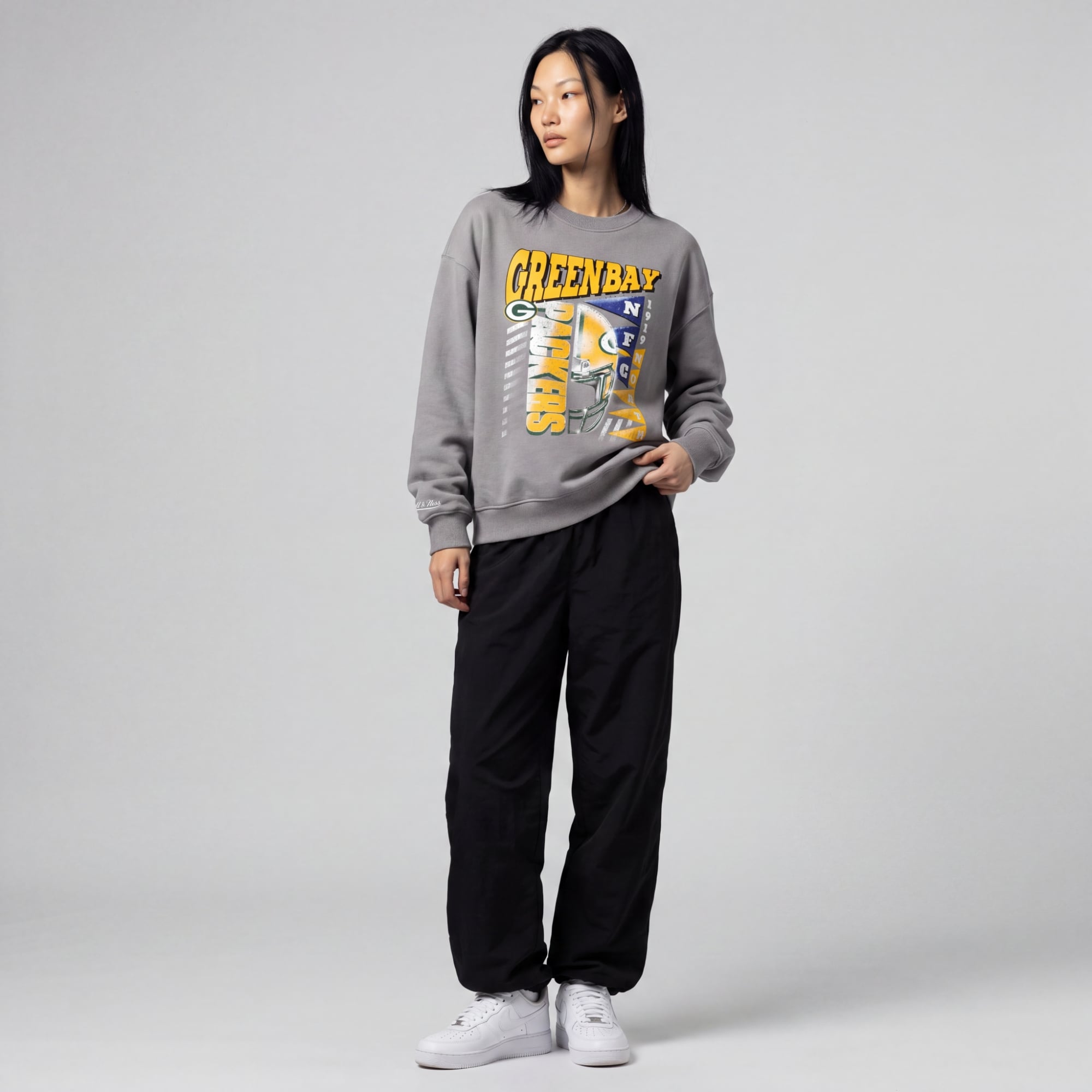 Sweat-shirt à col rond Mitchell & Ness gris Green Bay Packers pour femme