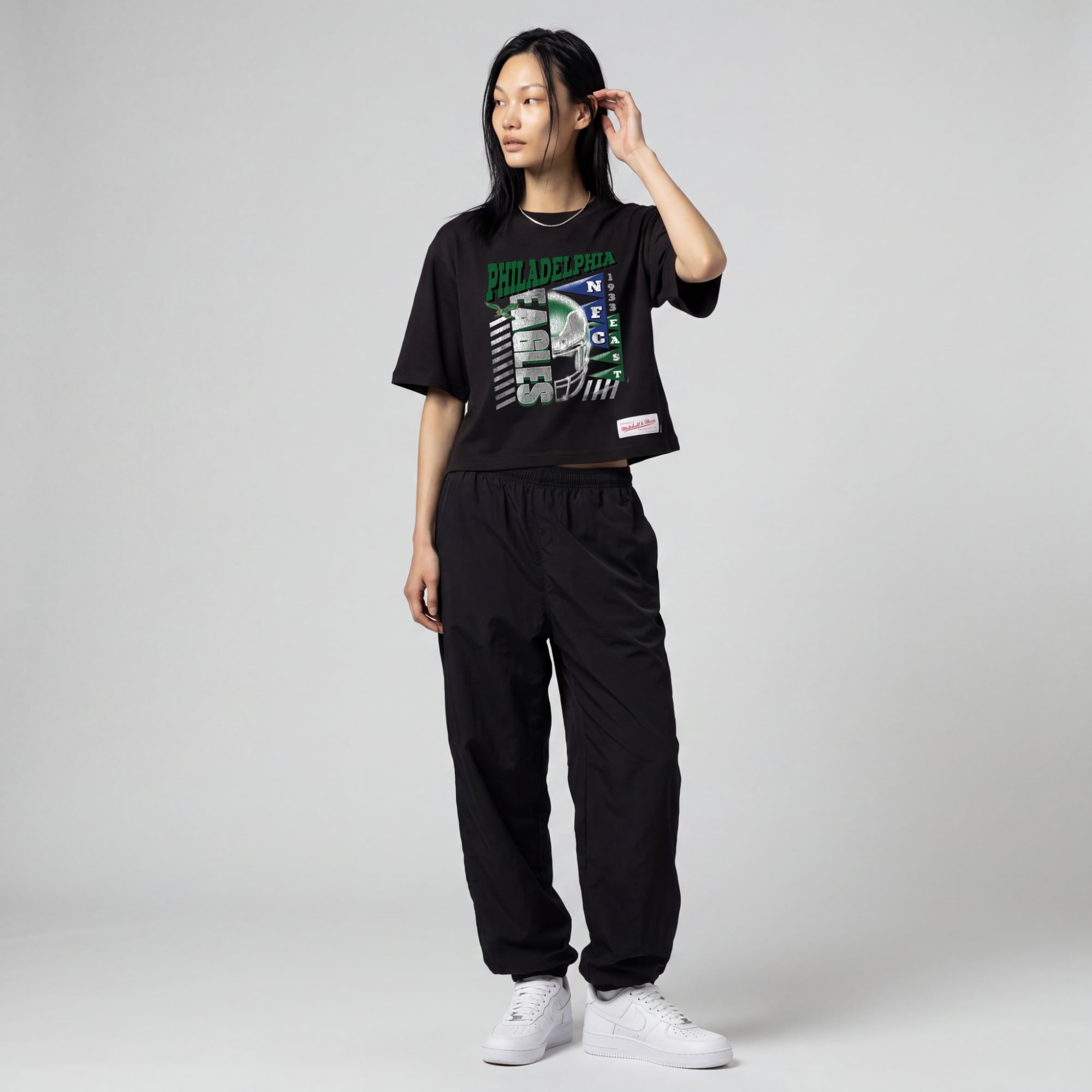 T-shirt court et carré à motif graphique urbain noir Mitchell & Ness pour femmes, motif Philadelphia Eagles
