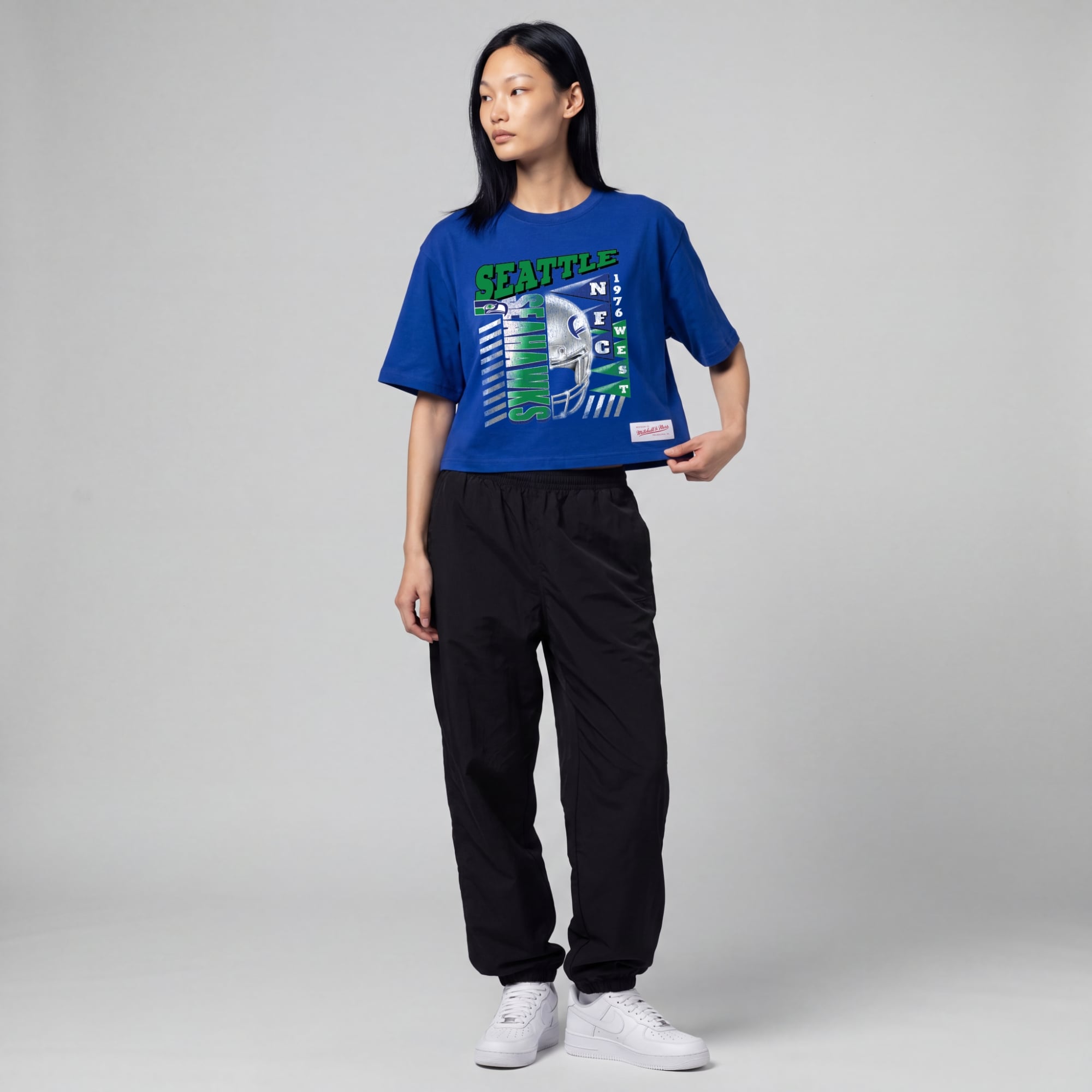 T-shirt court à imprimé graphique urbain Mitchell & Ness Royal Seattle Seahawks pour femme