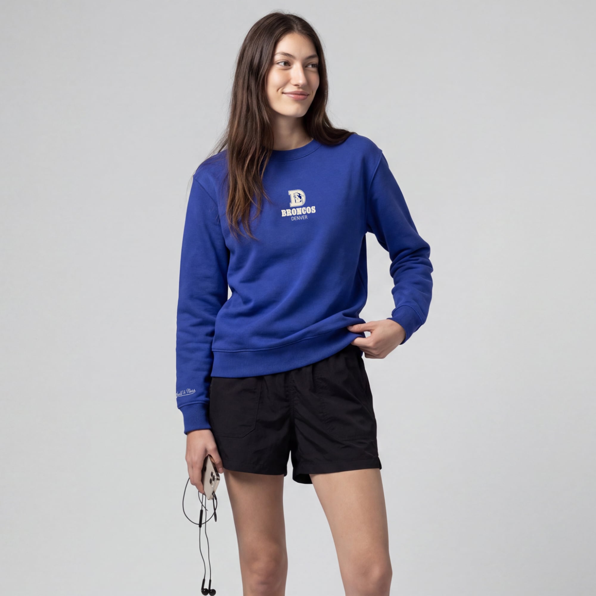 Sudadera de felpa con micrologotipo Core Essentials de los Denver Broncos de Mitchell & Ness para mujer, color azul marino.