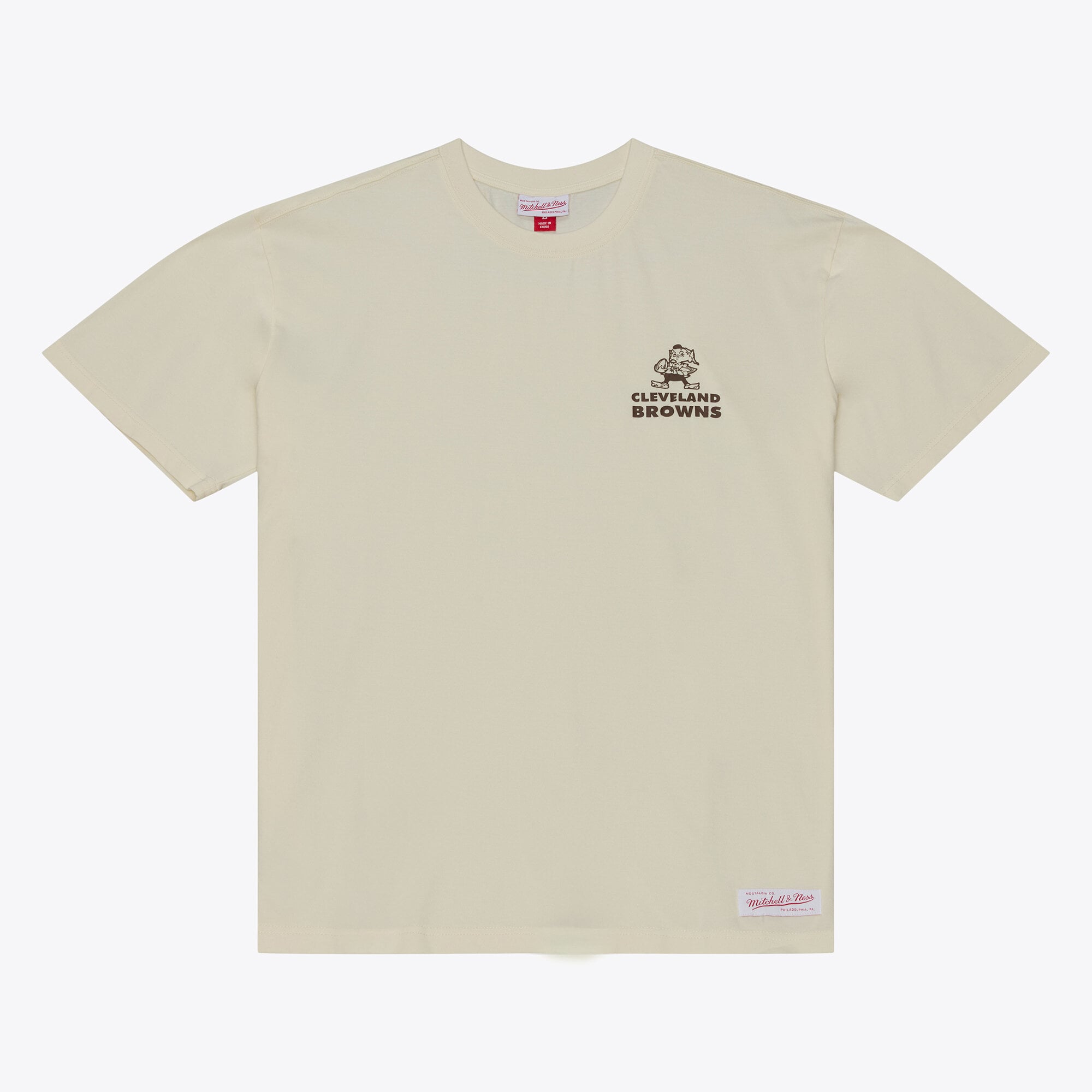 T-shirt da uomo Mitchell & Ness color crema con micro logo dei Cleveland Browns, linea Core Essentials.