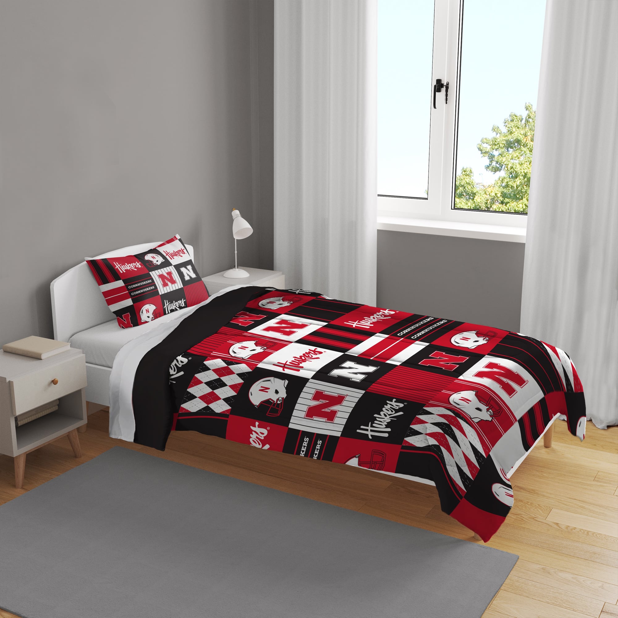 Pegasus Nebraska Huskers Patchwork Plaid Two-Piece Twin/Twin XL Bed in a Bag Set