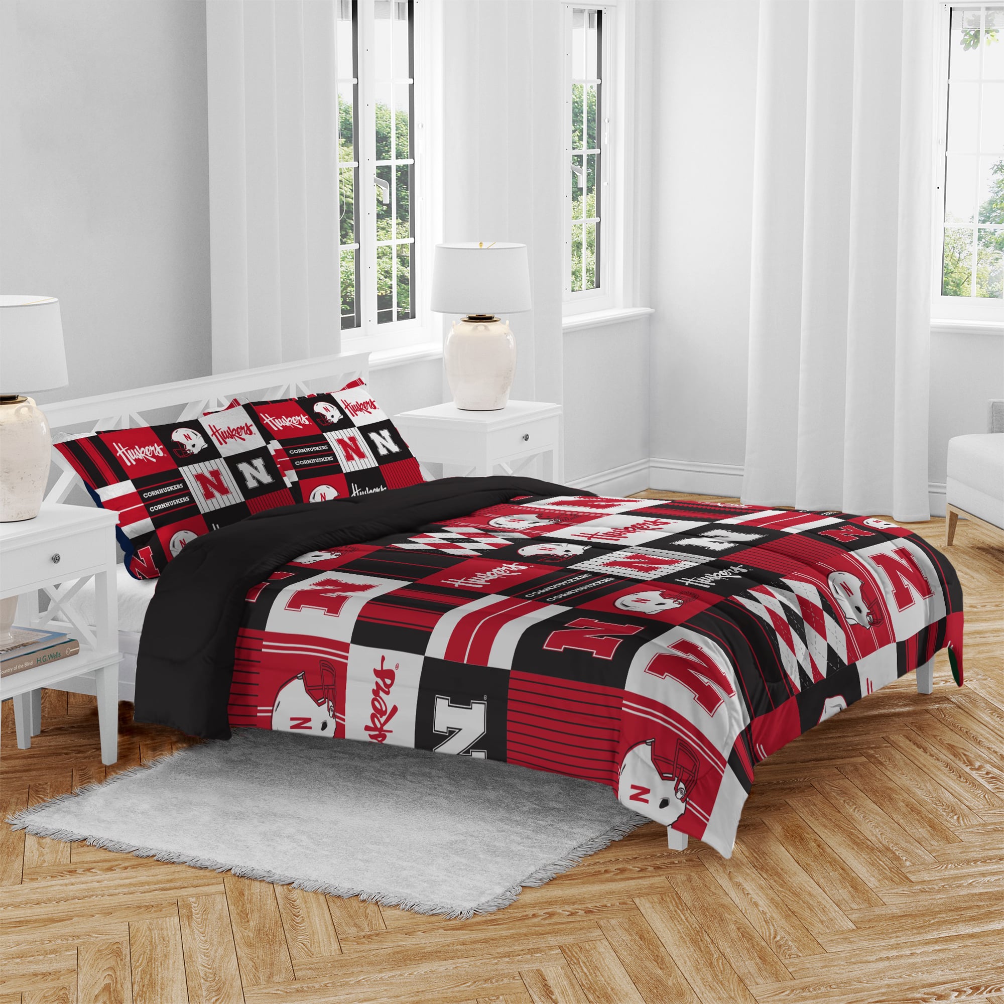 Pegasus Nebraska Huskers Patchwork Plaid Three-Piece Full/Queen Bed in a Bag Set