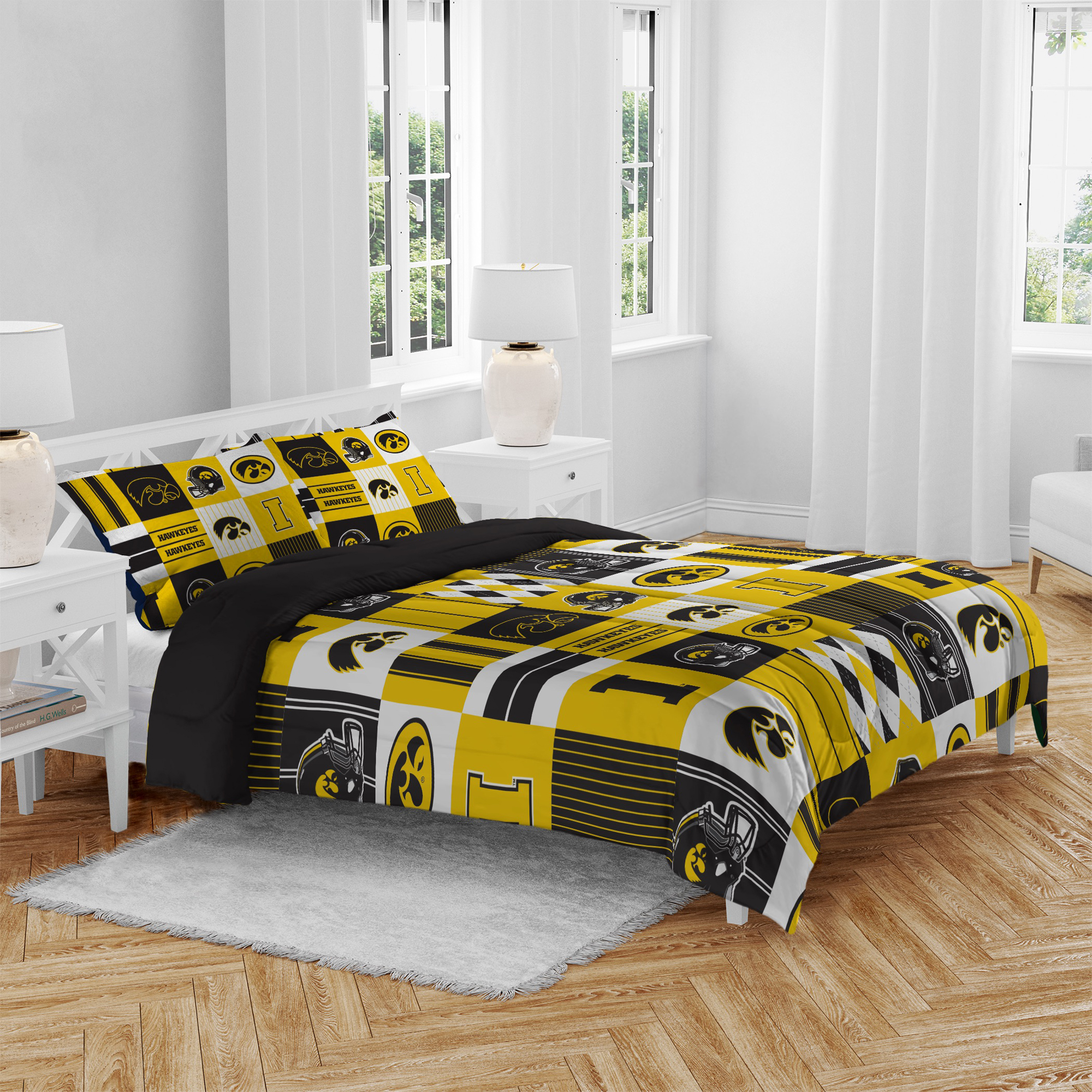 Pegasus Iowa Hawkeyes Patchwork Plaid Three-Piece Full/Queen Bed in a Bag Set