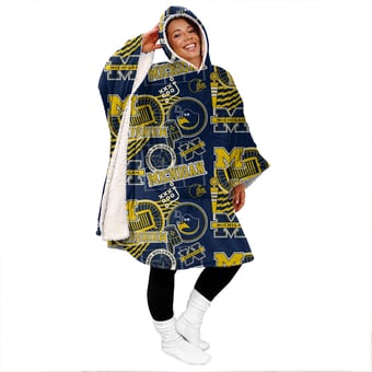 "Pegasus Michigan Wolverines Mashup 50"" x 70"" Bloncho Sherpa Fan Cape"