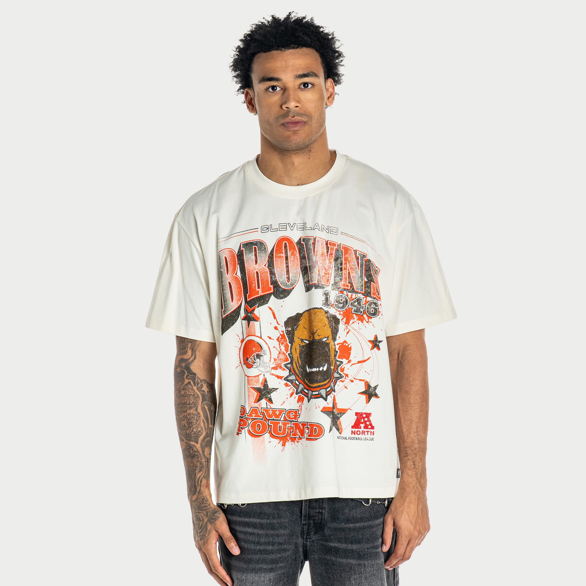 The Wild Collective Men's and Women's Cream Cleveland Browns Oversized Graphic Streetwear T-Shirt - Cream