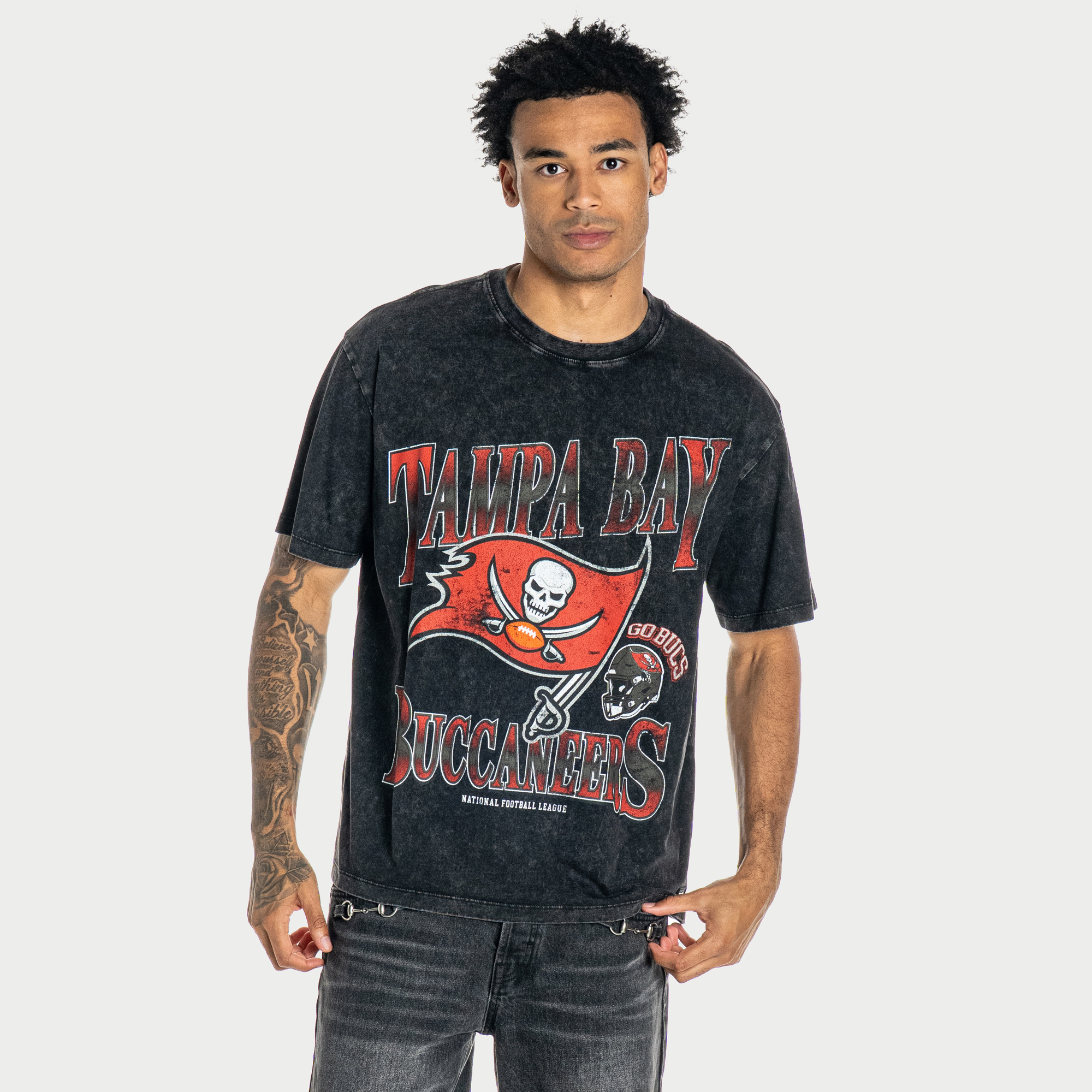 Unisex The Wild Collective Black Tampa Bay Buccaneers Oversized Graphic Streetwear T-Shirt