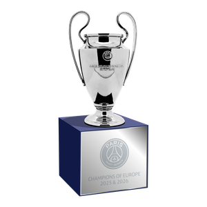 Trophée sur piédestal PSG Champions d'Europe 2026 - 70mm, vue 2