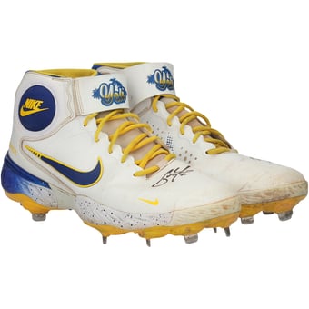 "Christian Yelich Milwaukee Brewers Autographed Game-Used White Nike Cleats vs. Los Angeles Dodgers on August 18, 2022 with ""Game Used"" Inscription"