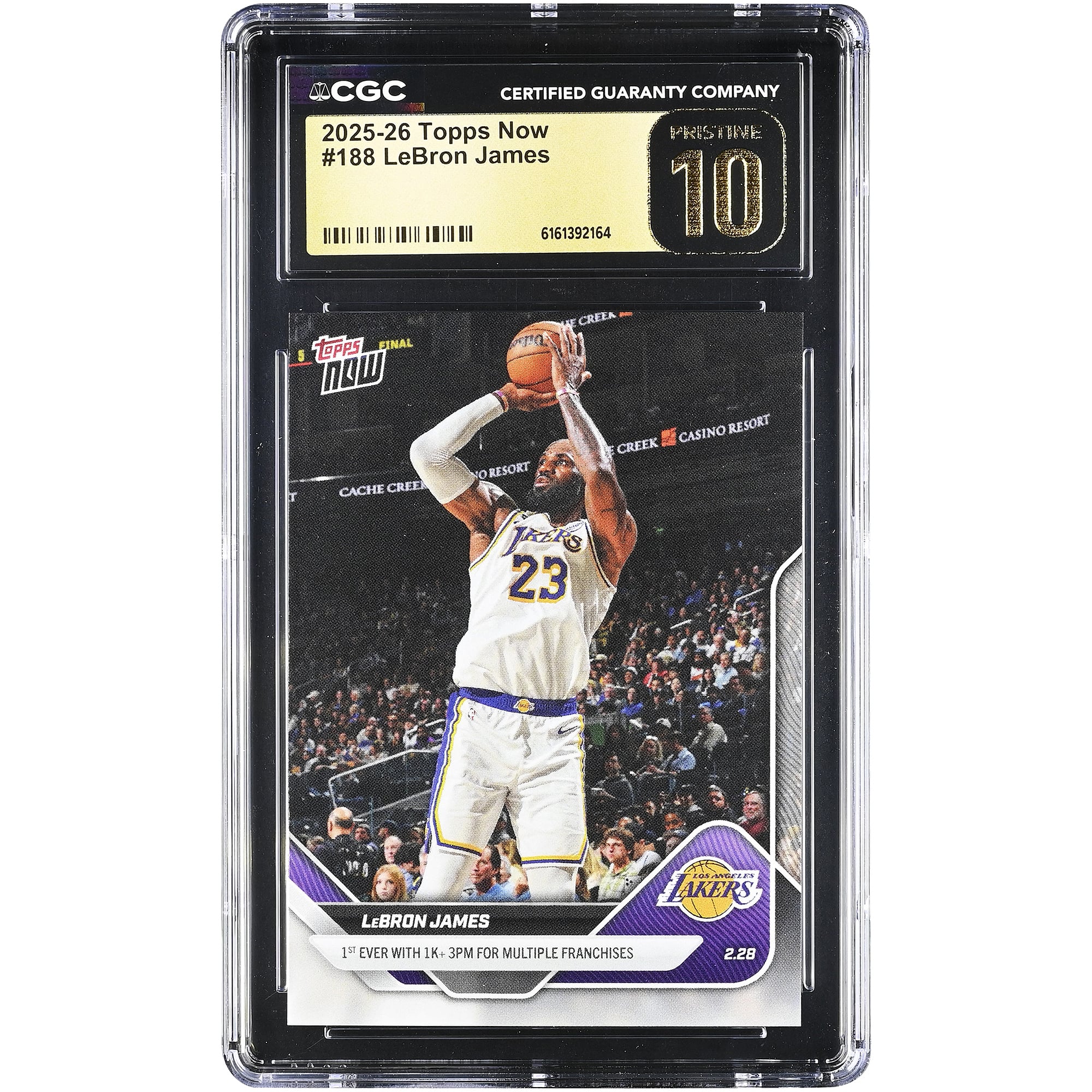 LeBron James Los Angeles Lakers 2025-26 Topps Now 1.º en la historia con más de 1000 3PM para múltiples franquicias…: retailer-supplied image