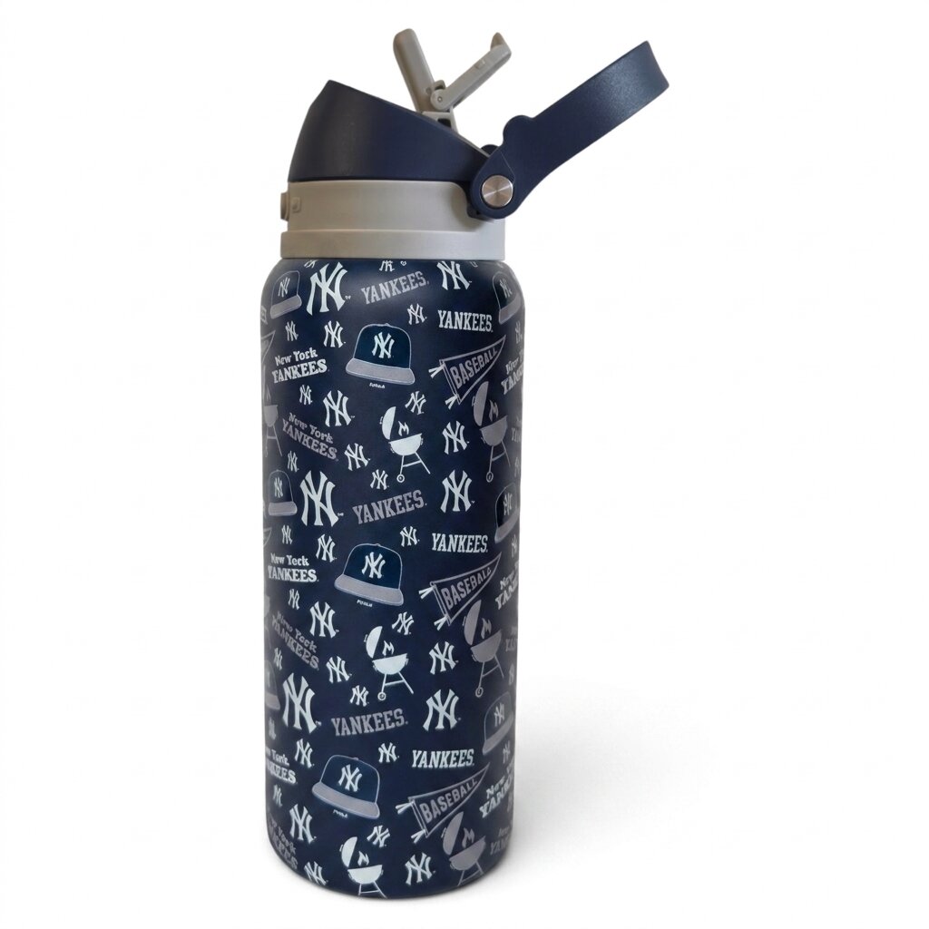 Pegasus New York Yankees 32oz. Game Day Pennant Stainless Steel ProPress Water Bottle