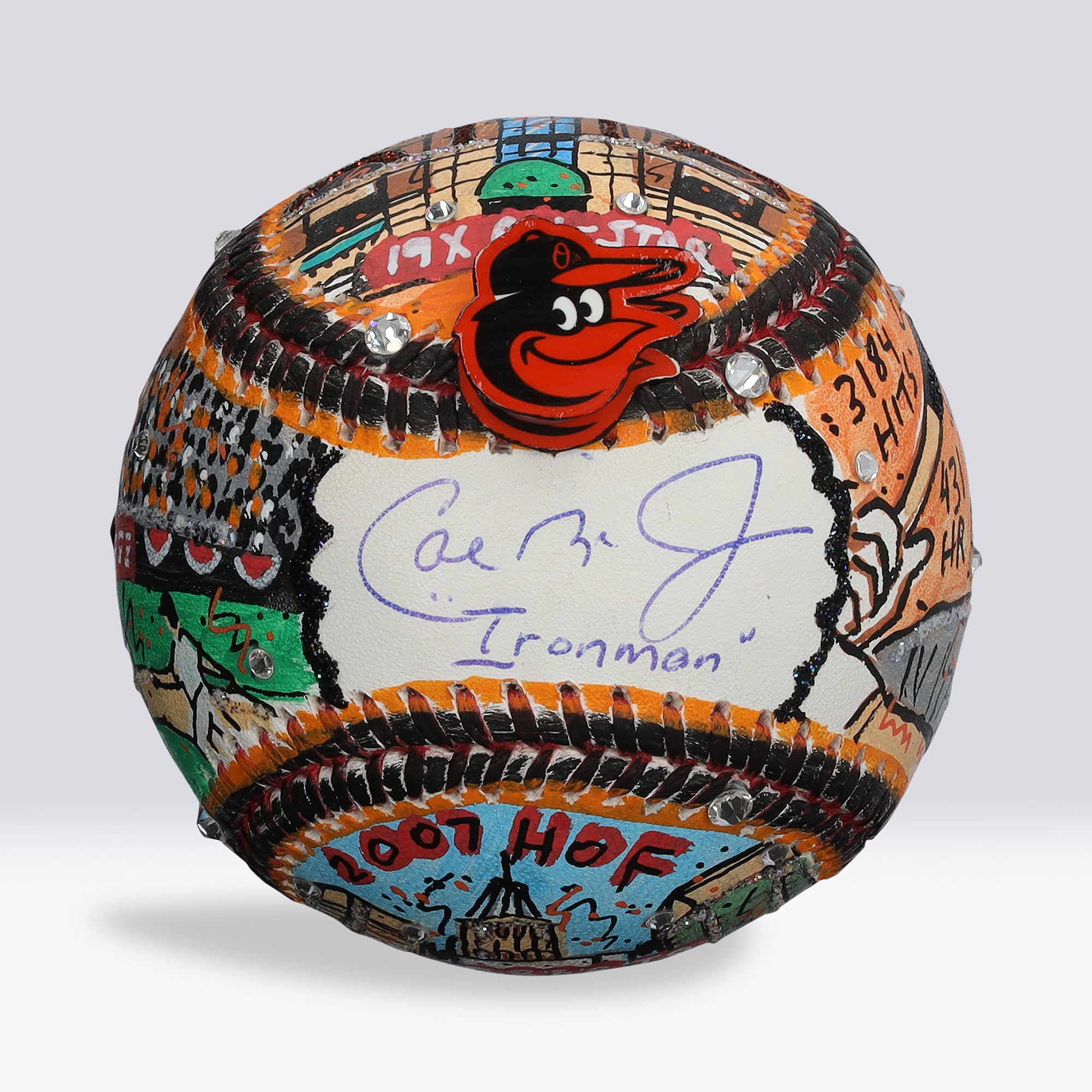 Palla da baseball autografata da Cal Ripken Jr. dei Baltimore Orioles con dedica "Ironman" - Illustrazione di Charles Fazzino - NF70446038
