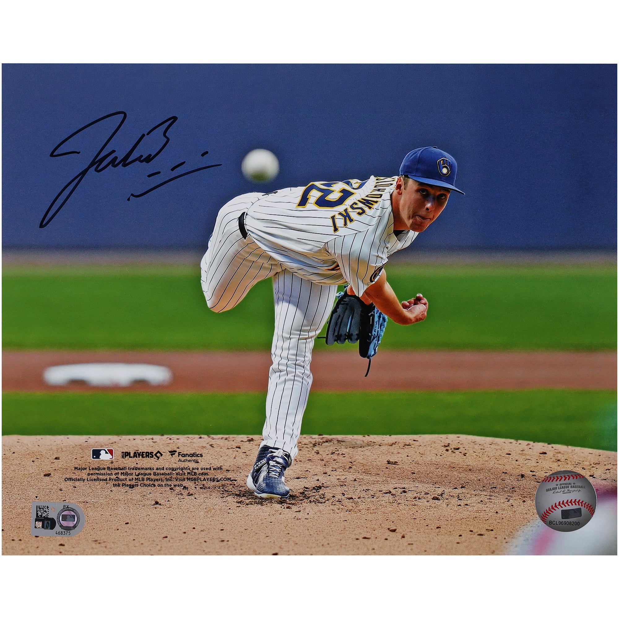 Fotografia autografata di Jacob Misiorowski dei Milwaukee Brewers, formato 8" x 10", durante una partita di lancio.