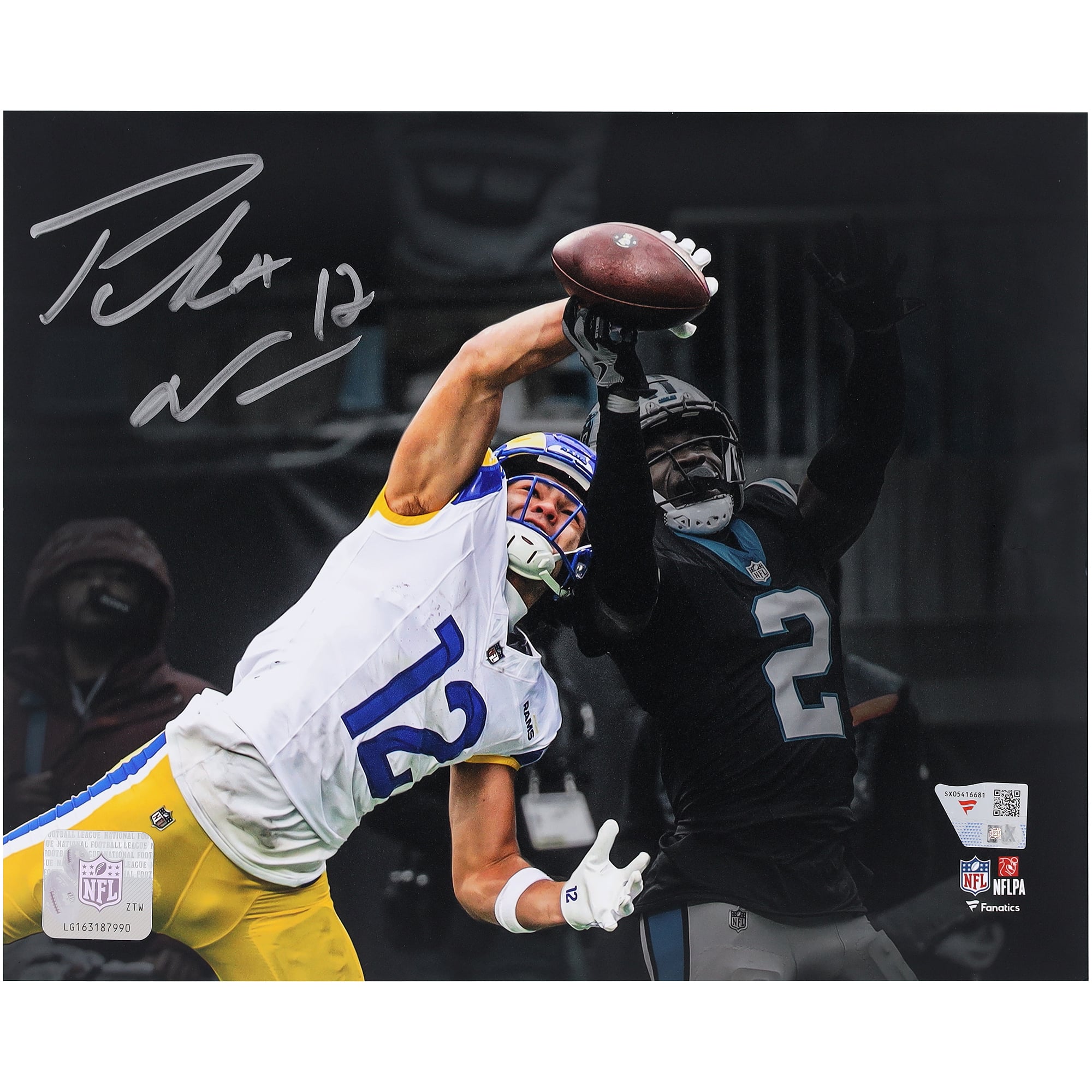 Foto autografata di Puka Nacua dei Los Angeles Rams, formato 8" x 10", che ritrae una presa con una sola mano.