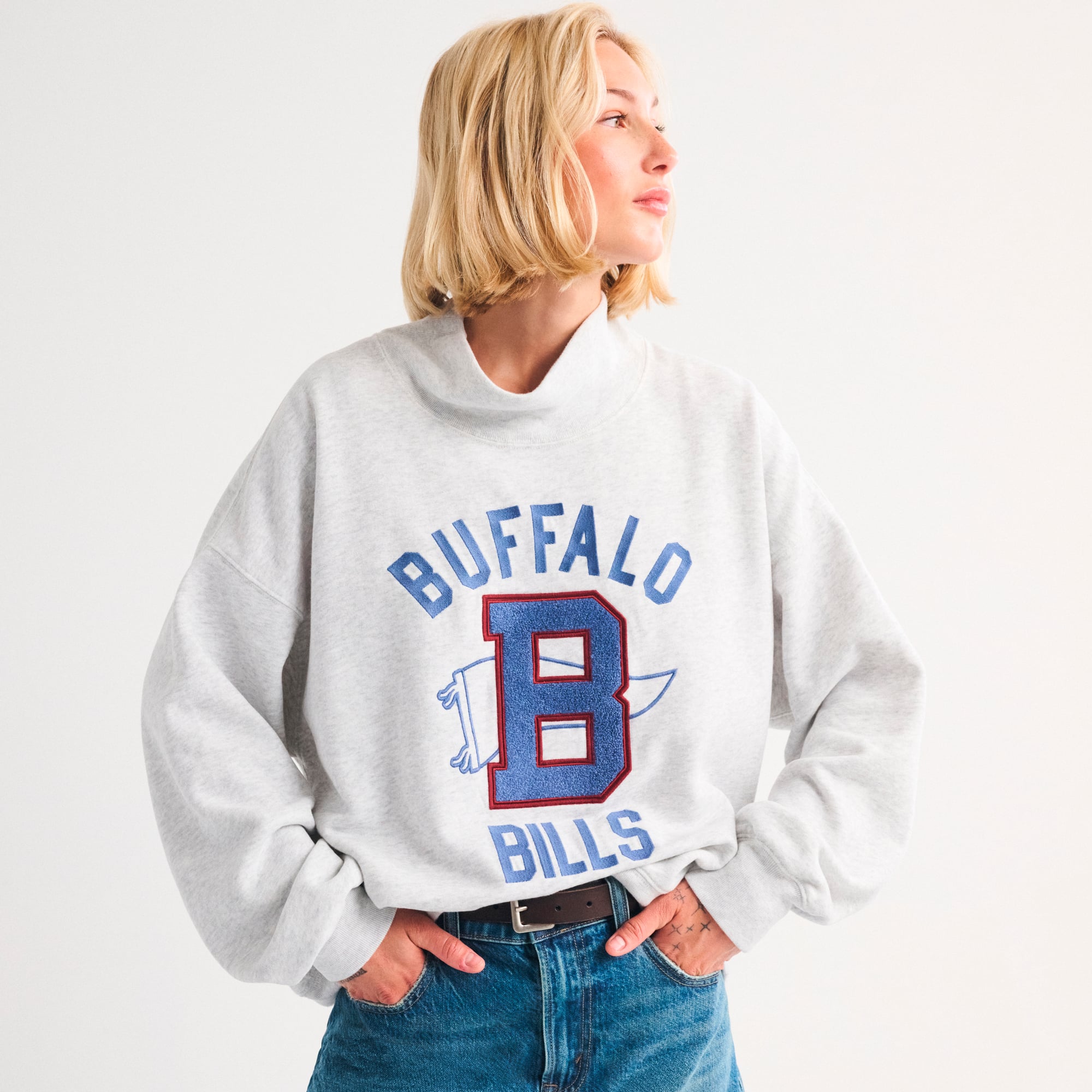Sudadera de cuello alto extragrande para mujer de Abercrombie & Fitch, color gris jaspeado, con estampado de los Buffalo Bills y el domingo.