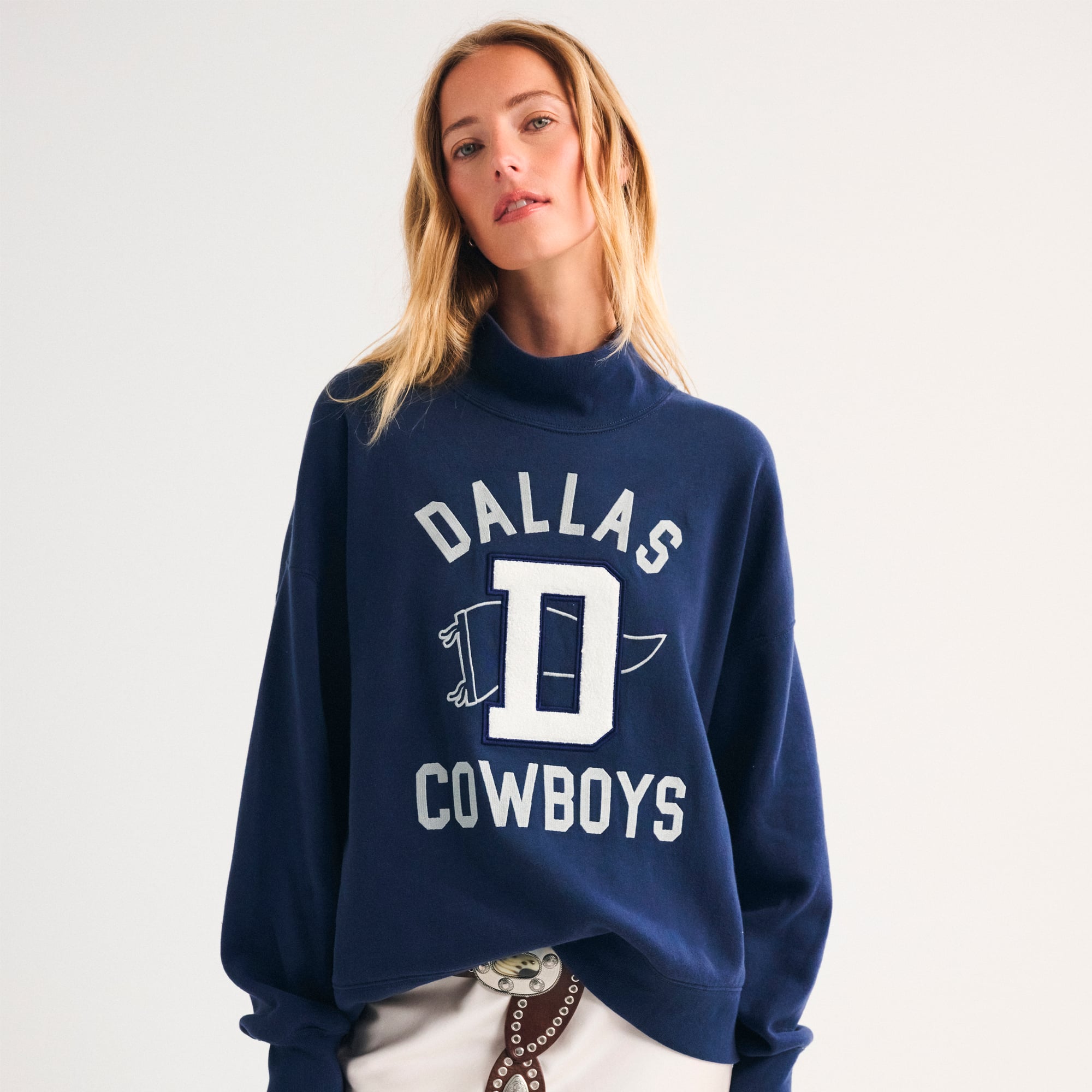 Sweat-shirt oversize à col cheminée Abercrombie & Fitch bleu marine pour femme, modèle Dallas Cowboys Sunday