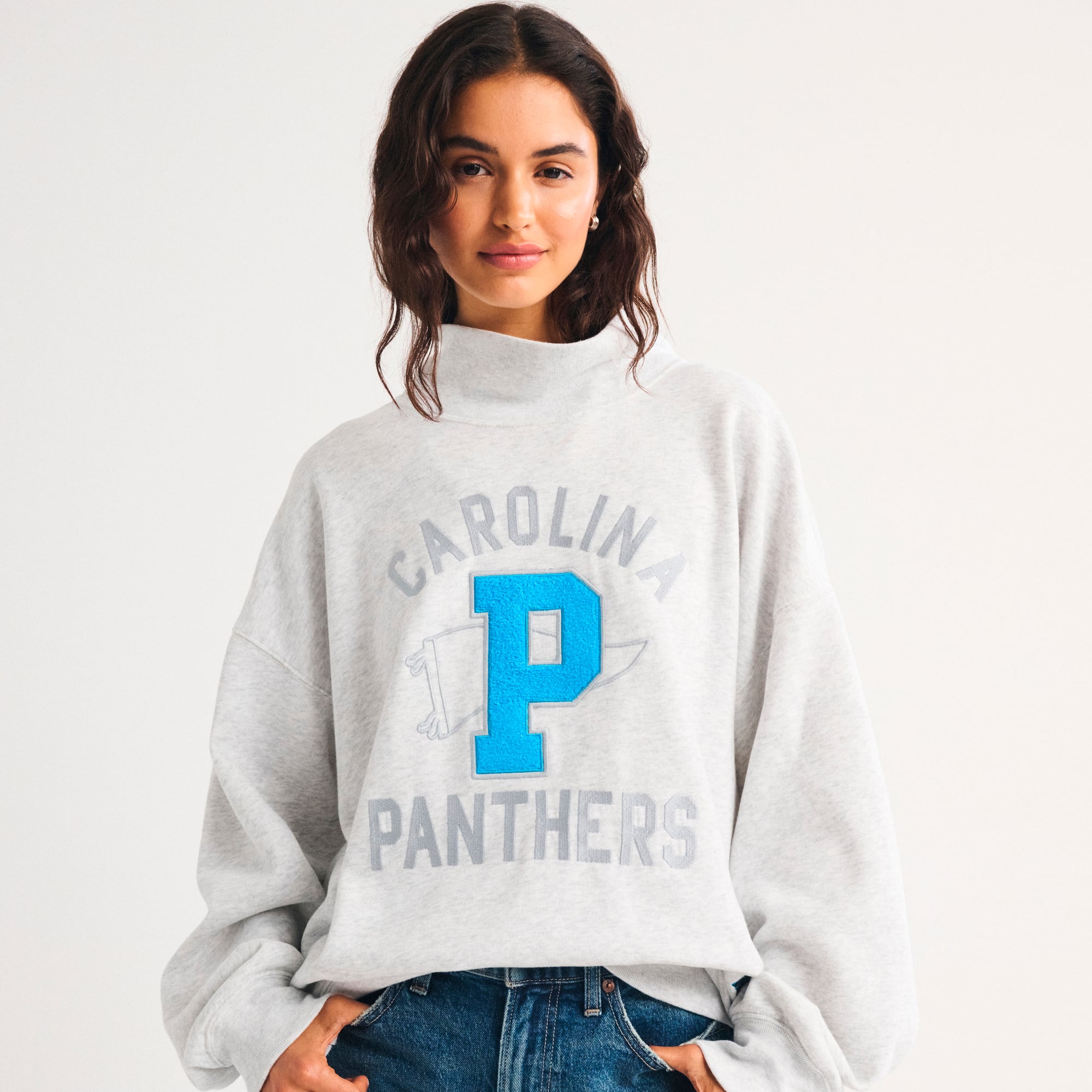 Damen-Sweatshirt von Abercrombie & Fitch, hellgrau, Carolina Panthers, Sonntag, Oversized, mit Stehkragen